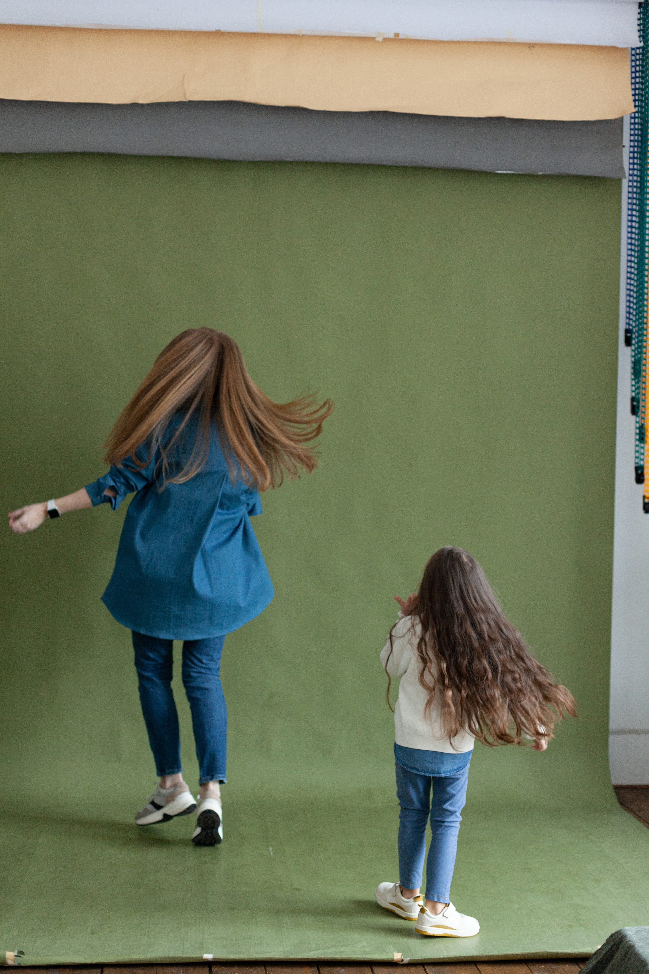 Студийная фотосессия мамы и дочки. Детский и контент фотограф Надя Волкова Санкт-Петербург