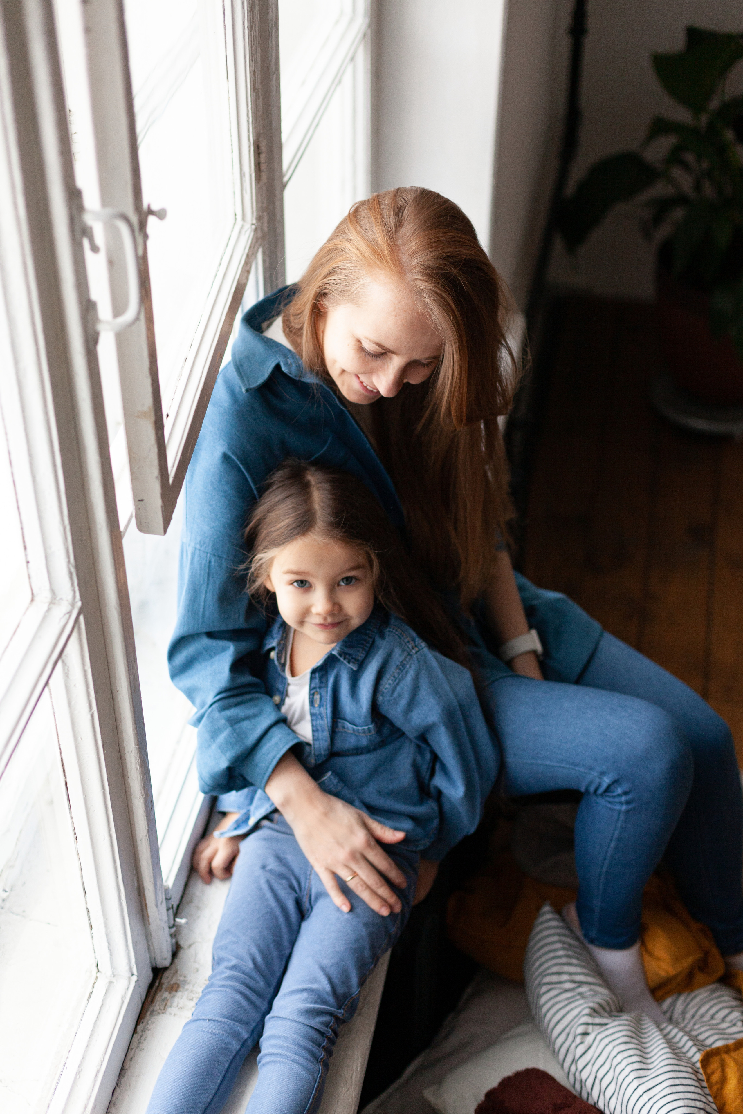 Студийная фотосессия мамы и дочки. Детский и контент фотограф Надя Волкова Санкт-Петербург