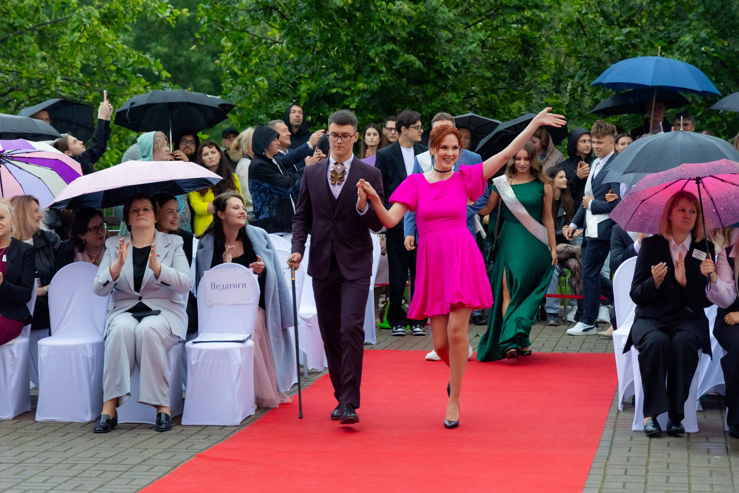 Школьный выпускной 2025 год в Минске, Беларуси. Свадебный фотограф в Минске/Беларуси Сергей Спиридонов