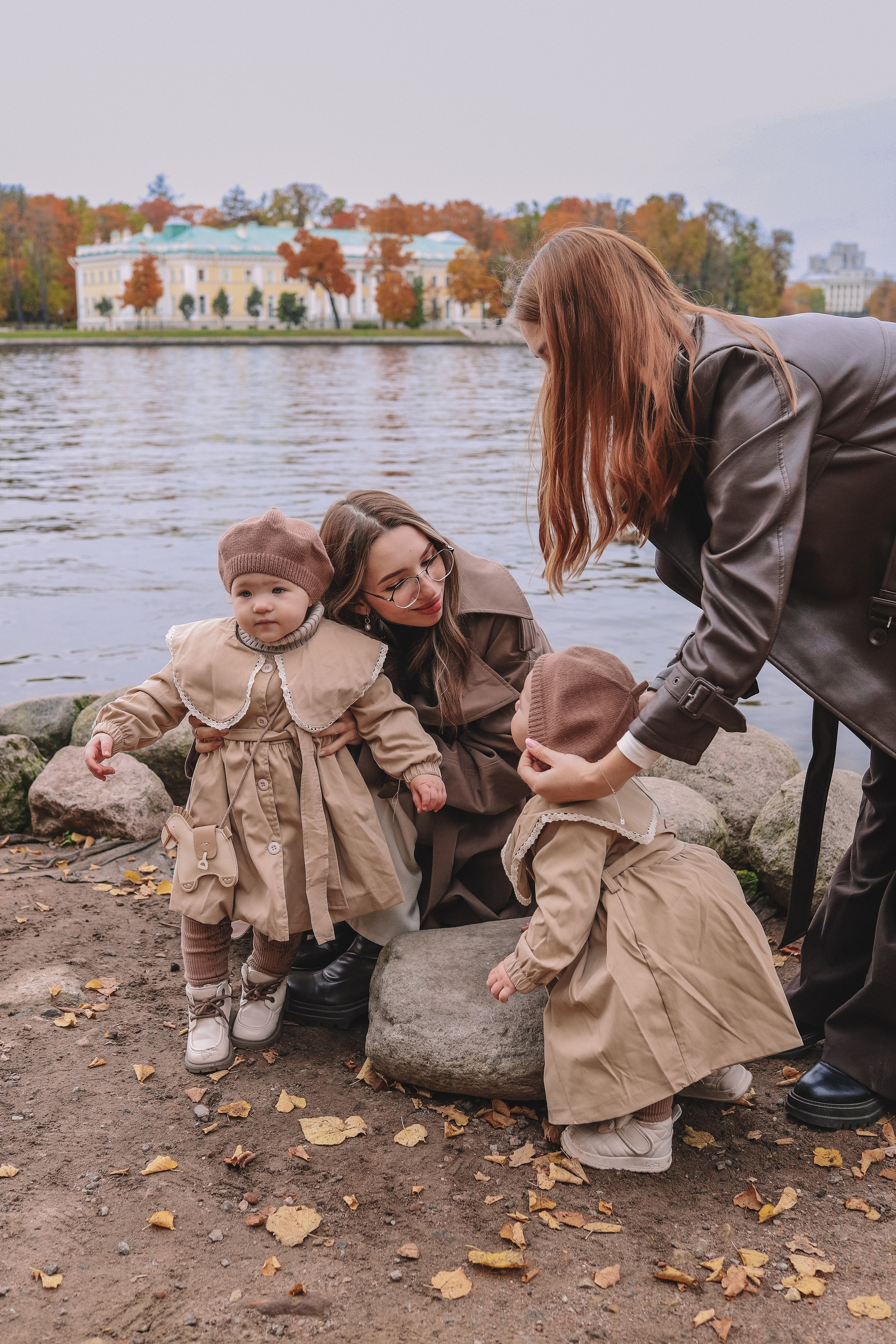 Мамы с дочками в осеннем парке. Фотограф Олеся Беляева | Санкт-Петербург и Ленобласть