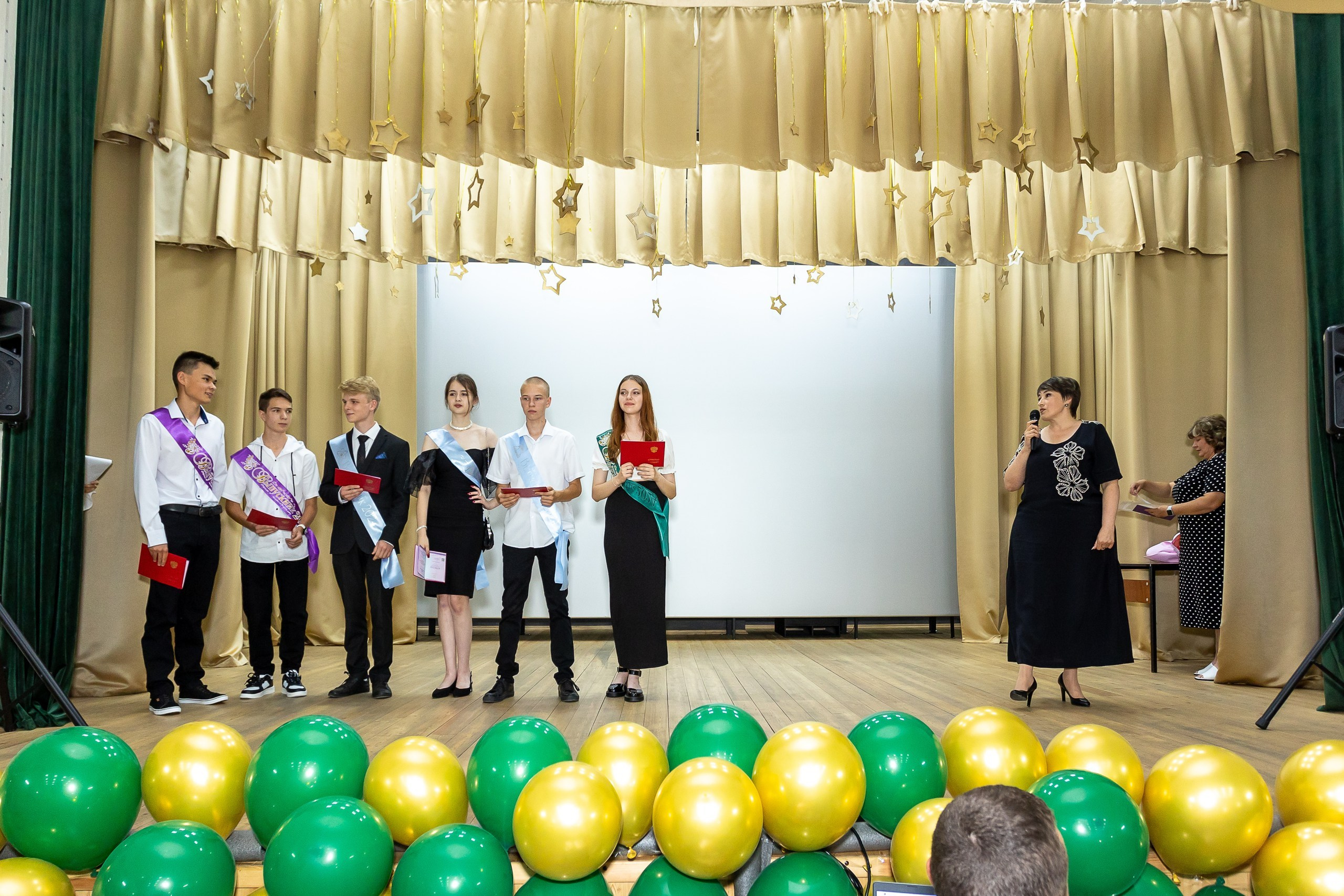 Вручение аттестата и выпускной вечер. Выпускные альбомы Майкоп, Краснодар Елена Золотарева