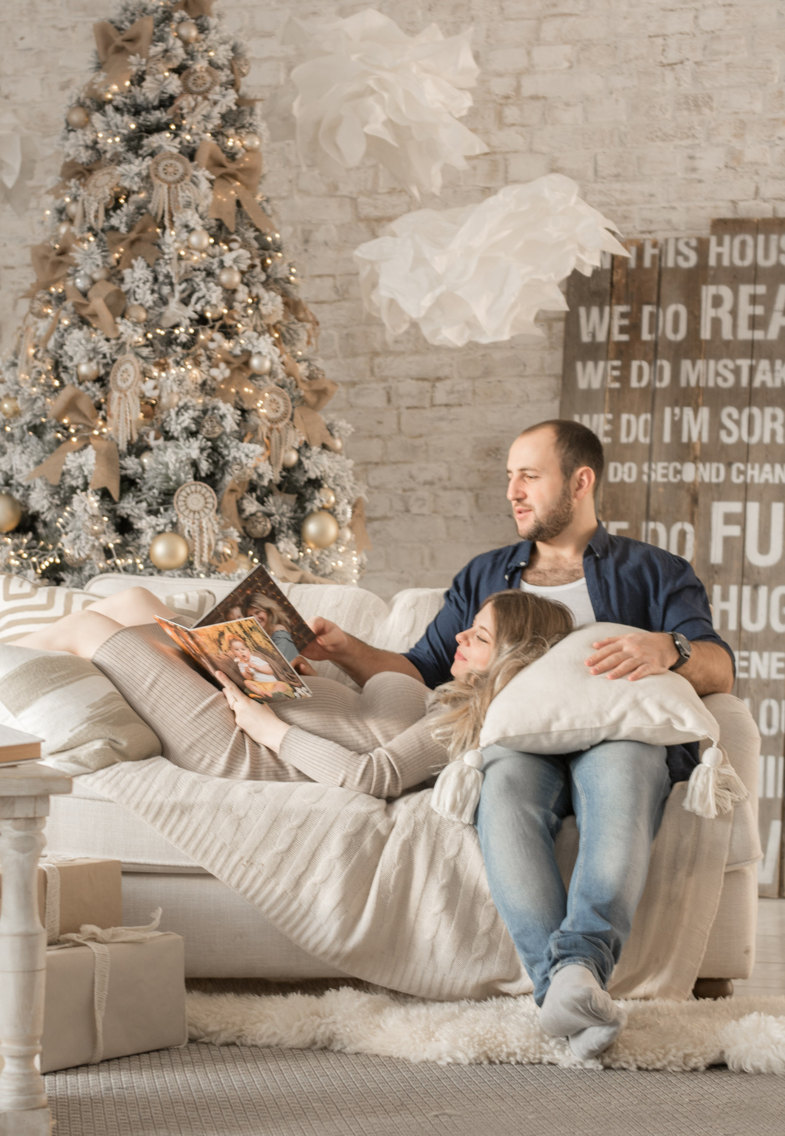 Нежная фотосессия беременности в студии с декором. Фотосессия беременности — Крылова Натали — Москва