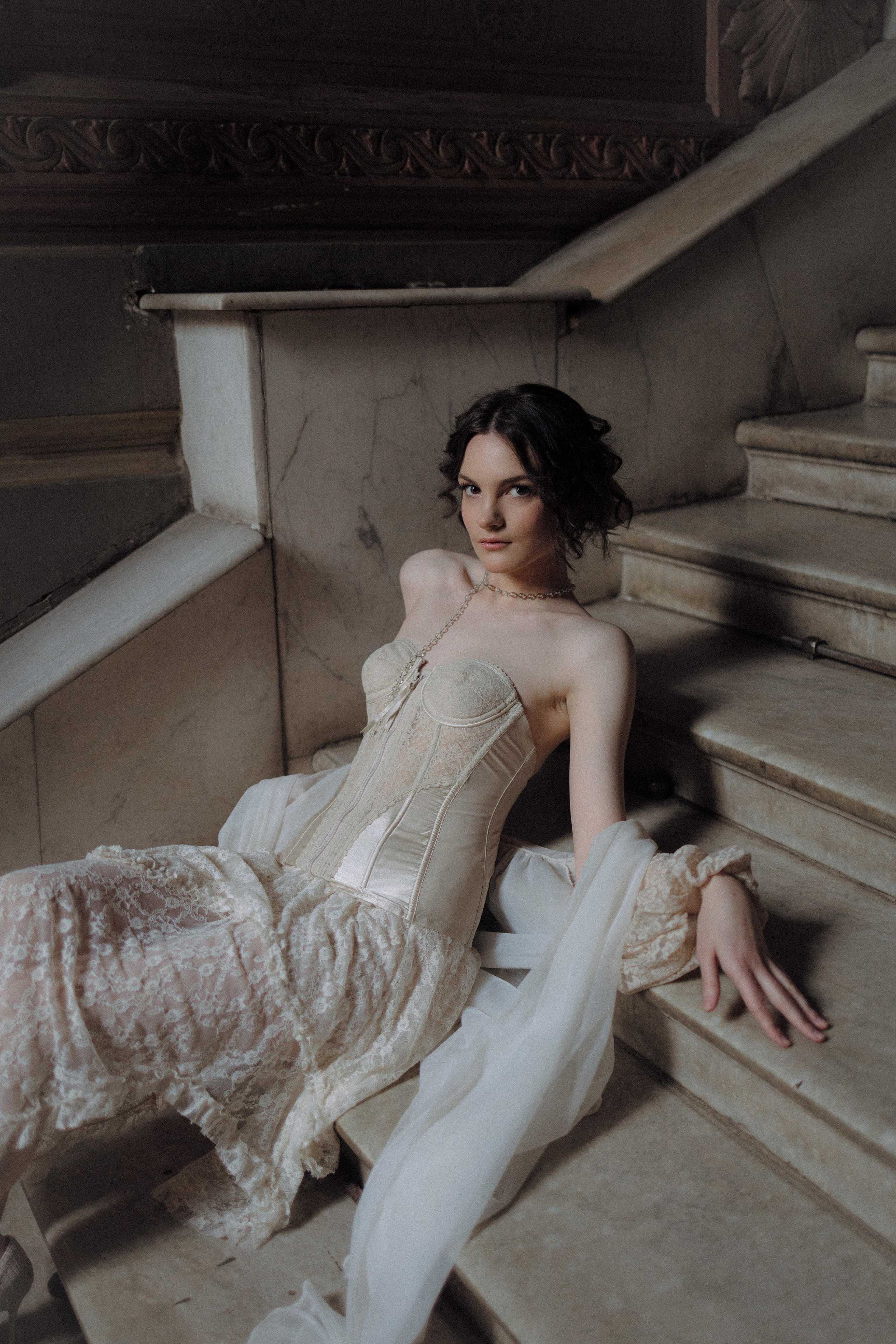 Фотосессия с фотографом в старом особняке 21.kult Москва. Винтажная фотосессия. Тематическая фотосессия. Винтажный корсет. Винтажный наряд.