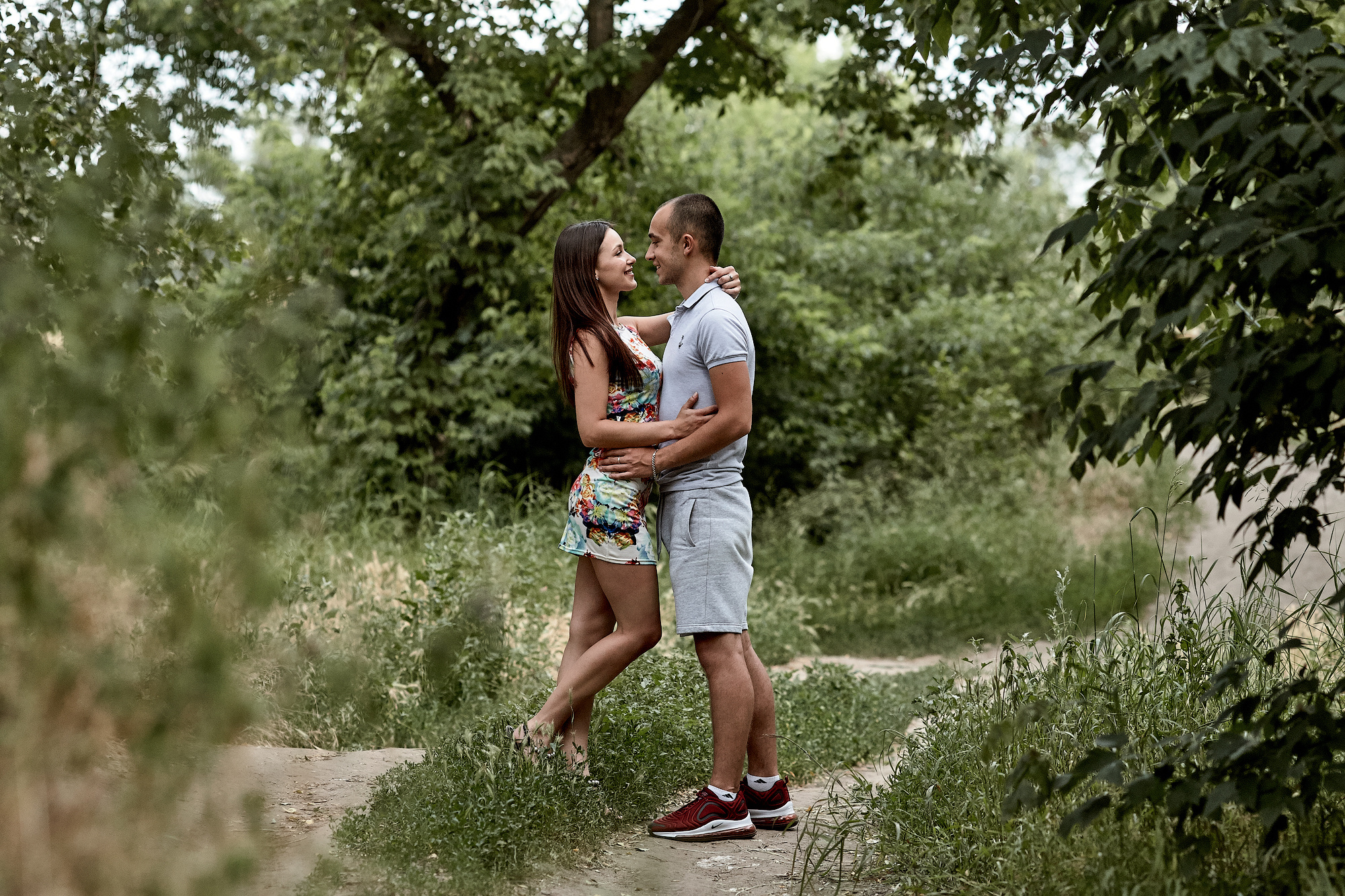 Летняя фотосессия у реки Белая Калитва. Фото видео съёмка в Белой Калитве дуэт Герман и Инна