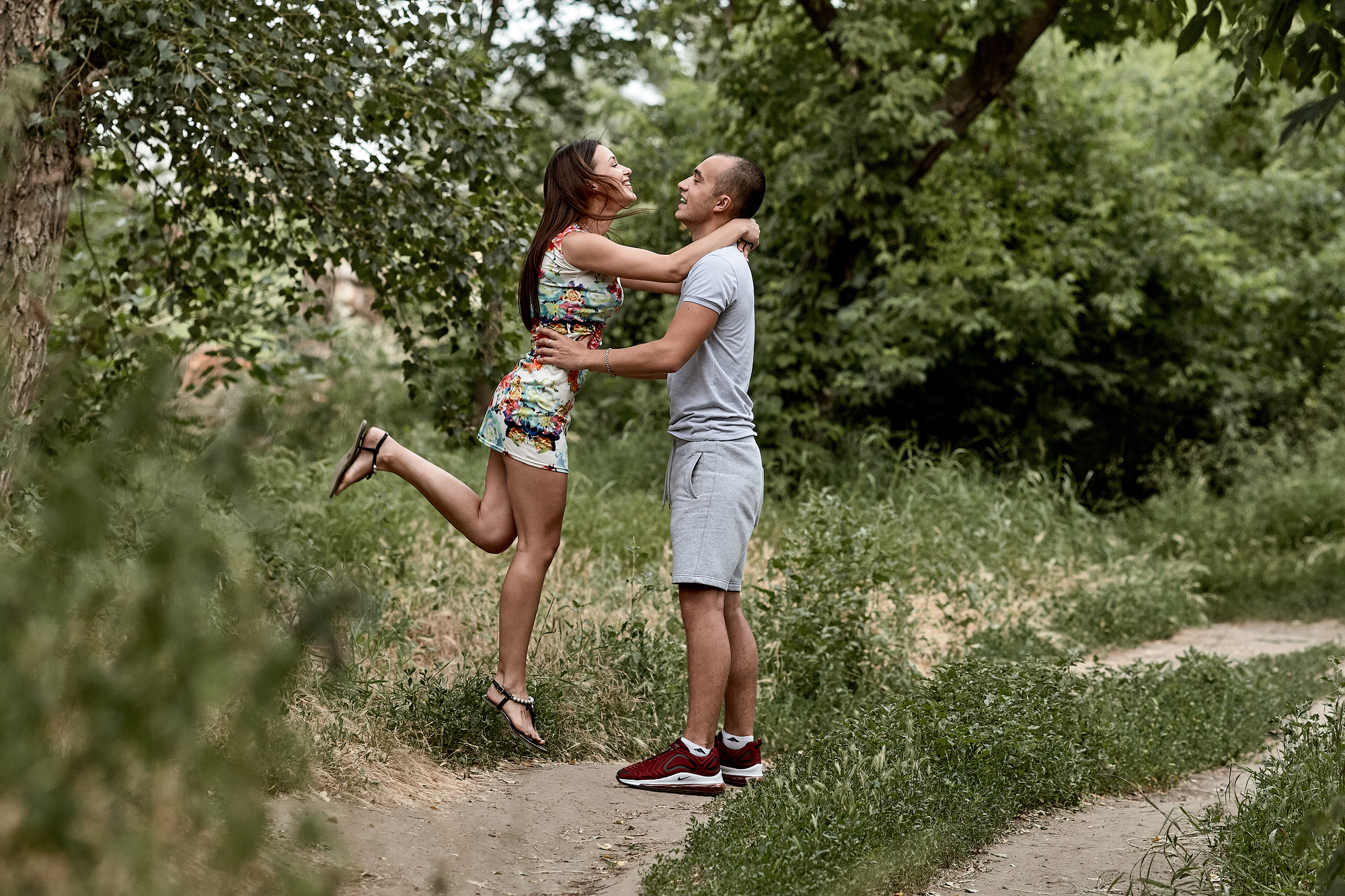 Летняя фотосессия у реки Белая Калитва. Фото видео съёмка в Белой Калитве дуэт Герман и Инна