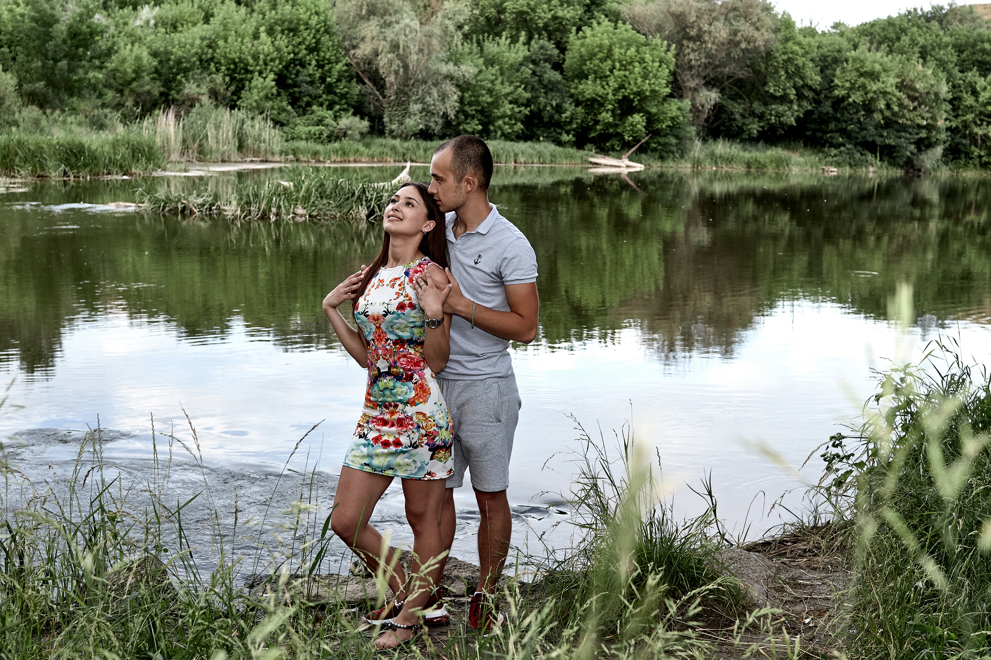 Летняя фотосессия у реки Белая Калитва. Фото видео съёмка в Белой Калитве дуэт Герман и Инна
