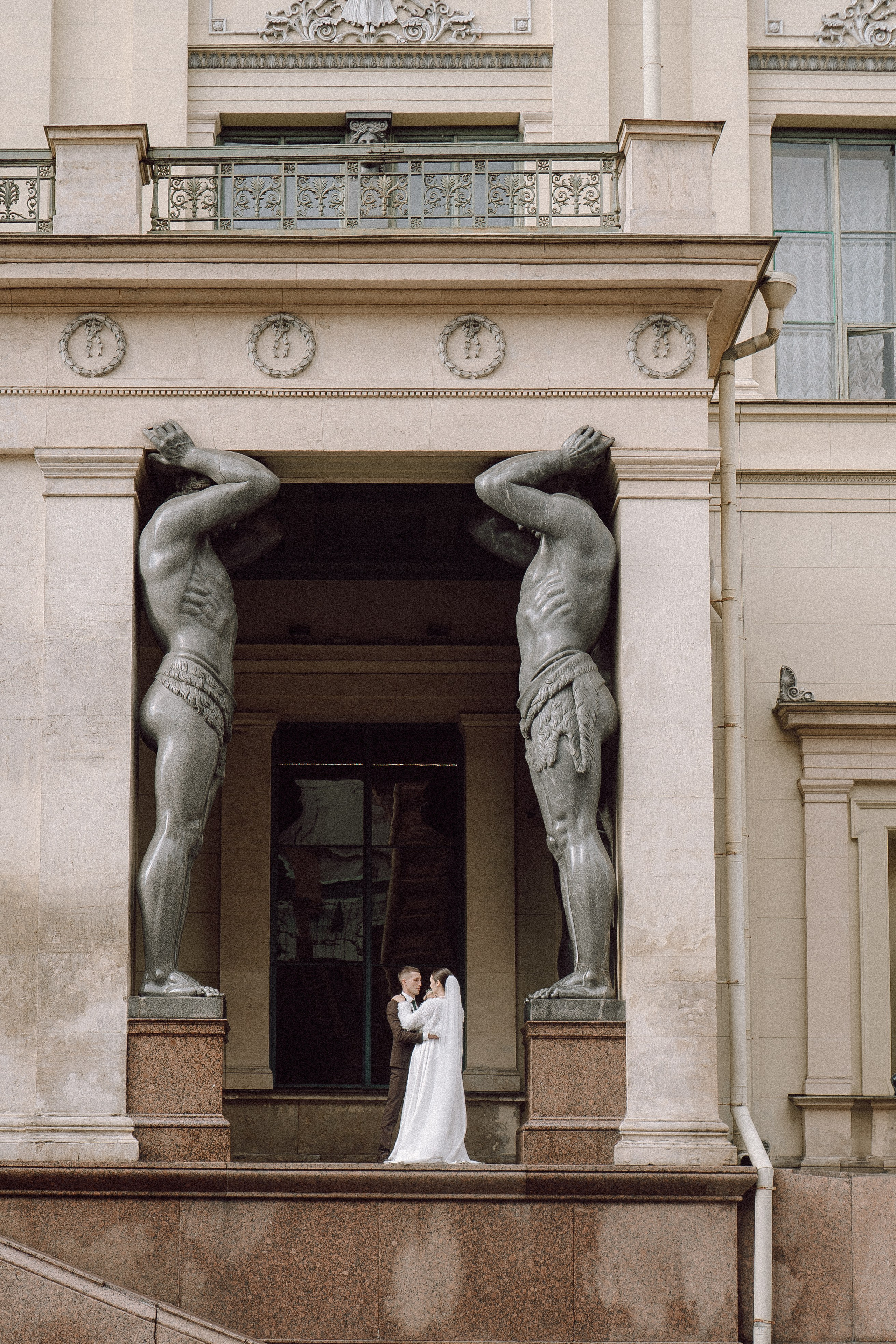 СВАДЕБНАЯ ПРОГУЛКА В САНТК-ПЕТЕРБУРГЕ (ИСАКИЕВСКИЙ СОБОР, ЗИМНЯЯ КАНАВКА, ЭРМИТАЖ И БОЛЬШАЯ МОРСКАЯ УЛИЦА). Профессиональный фотограф, Санкт-Петербург — Виктория Богомолова