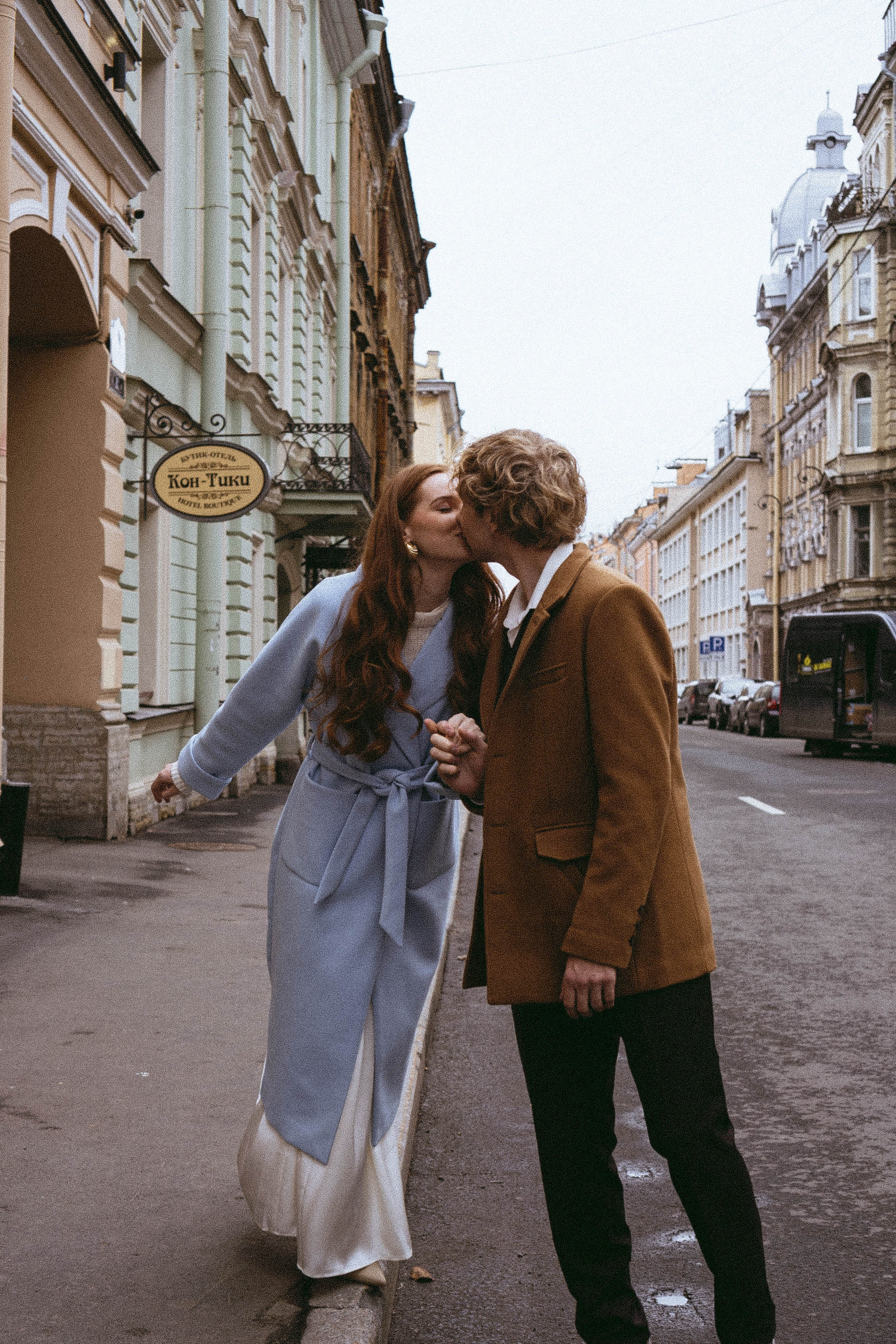 СВАДЕБНАЯ СЬЕМКА В ОТЕЛЕ. СБОРЫ ЖЕНИХА И НЕВЕСТЫ И ТАКЖЕ ТОР И ПОДГОТОВКА К ПРОГУЛКЕ И ПРОГУЛКА ПО ПЕТРОГРАДКЕ. Профессиональный фотограф, Санкт-Петербург — Виктория Богомолова