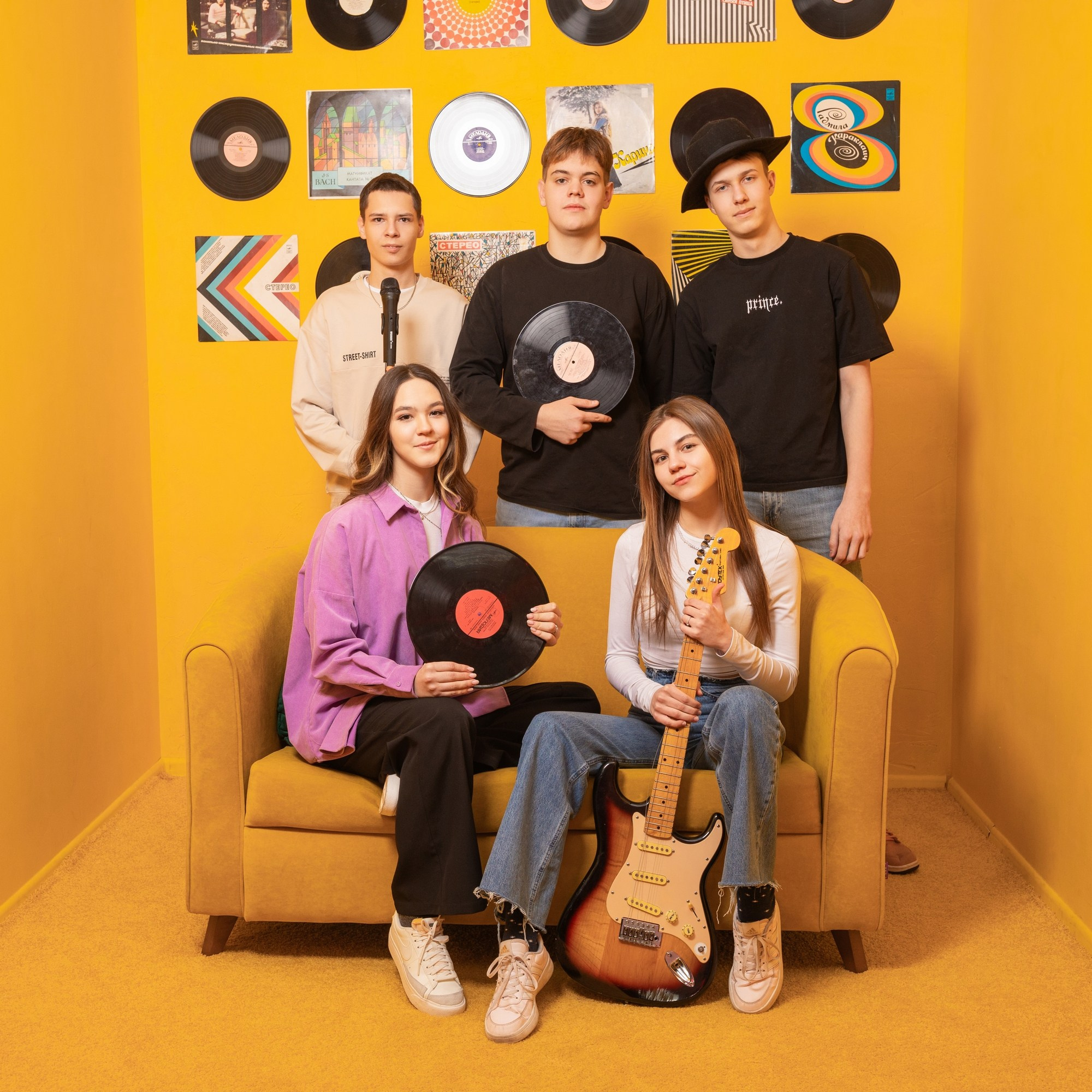 Фотосессия для выпускного альбома в студии: 72 школа 11б. СИГМА | Студия выпускных альбомов Красноярск