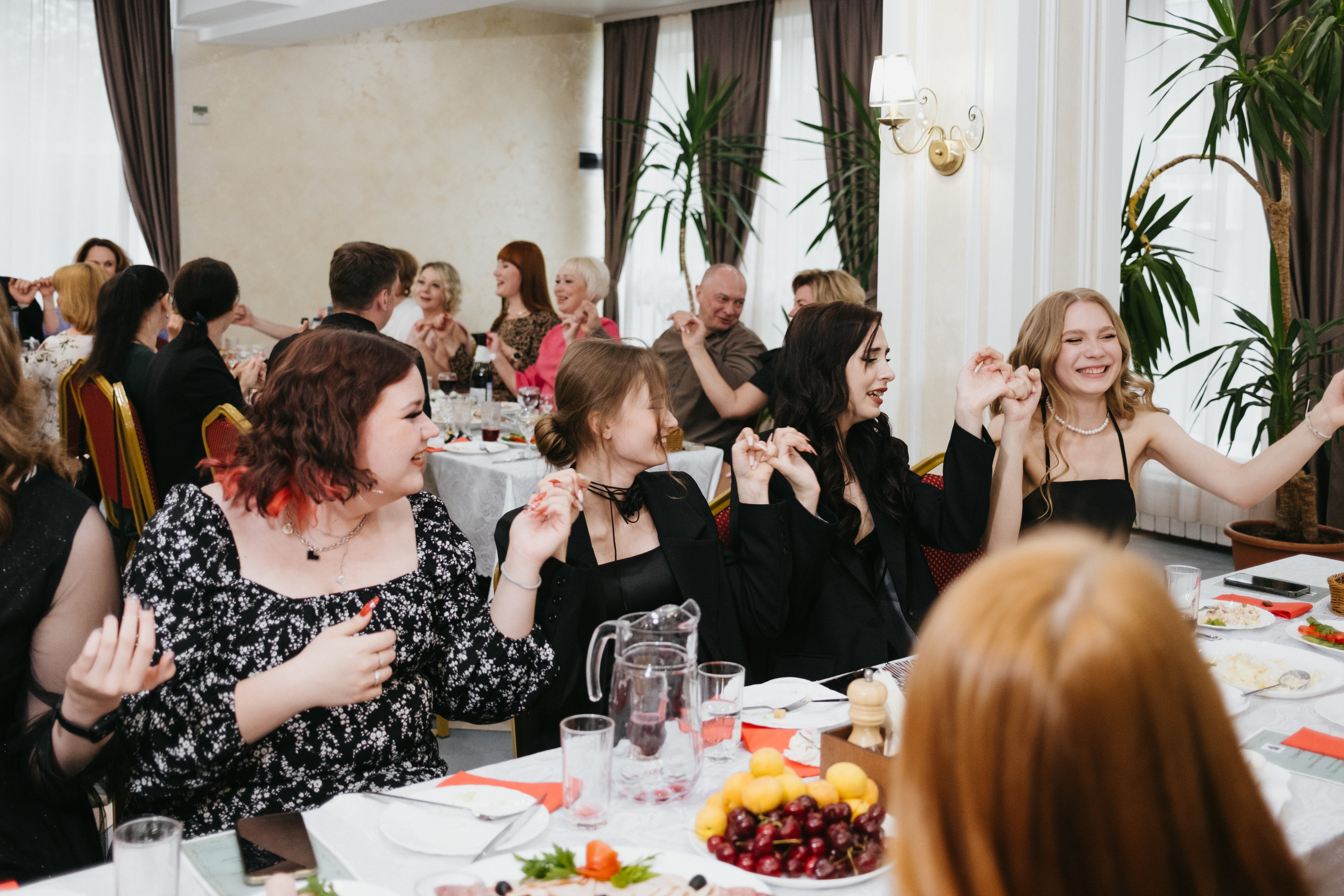 Выпускной 11 класс школы № 30. Свадебный и репортажной фотограф Денис Ожигин в Краснодаре и Краснодарском крае