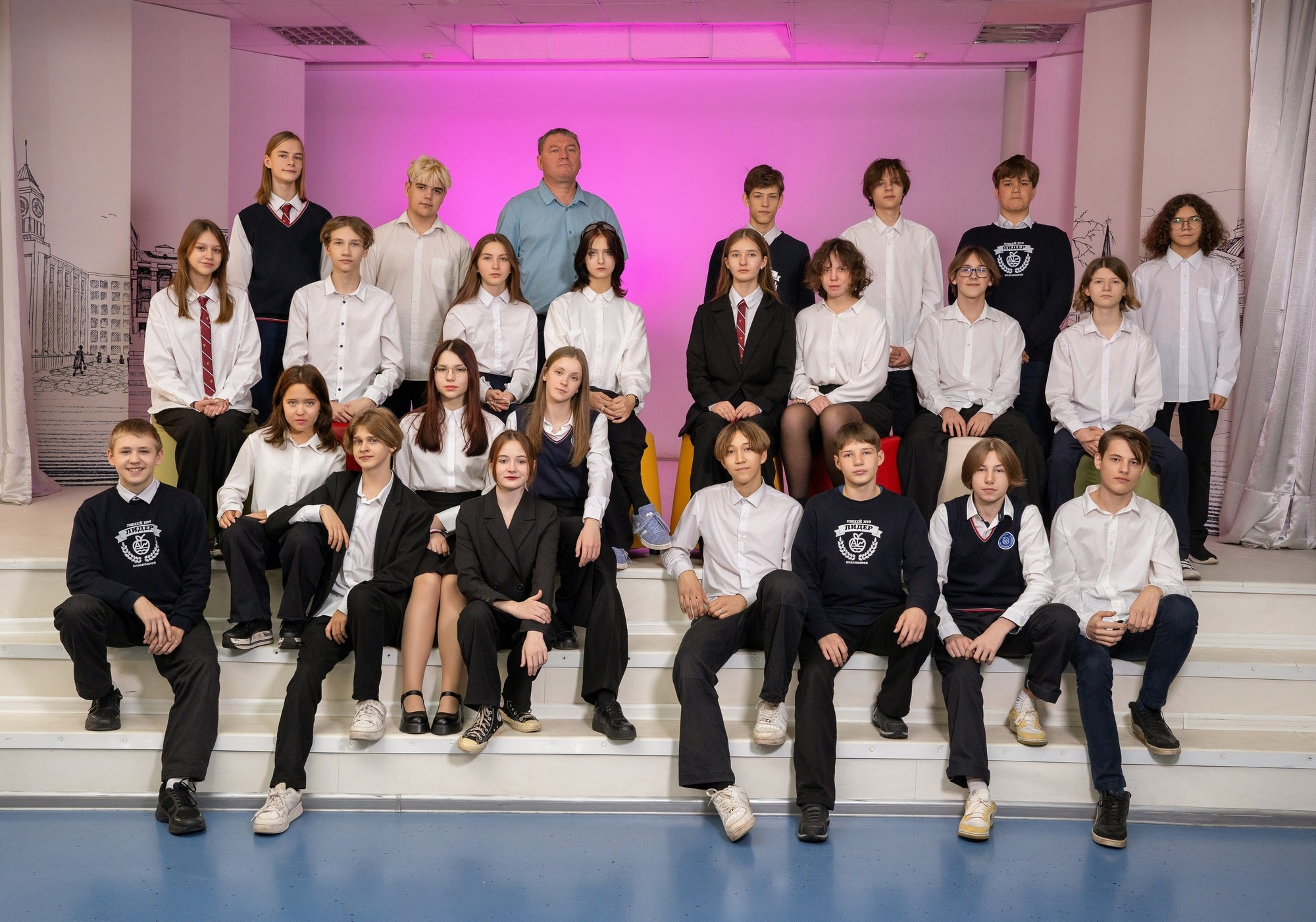 Фотосессия в школе с цветными фильтрами. СИГМА | Студия выпускных альбомов Красноярск