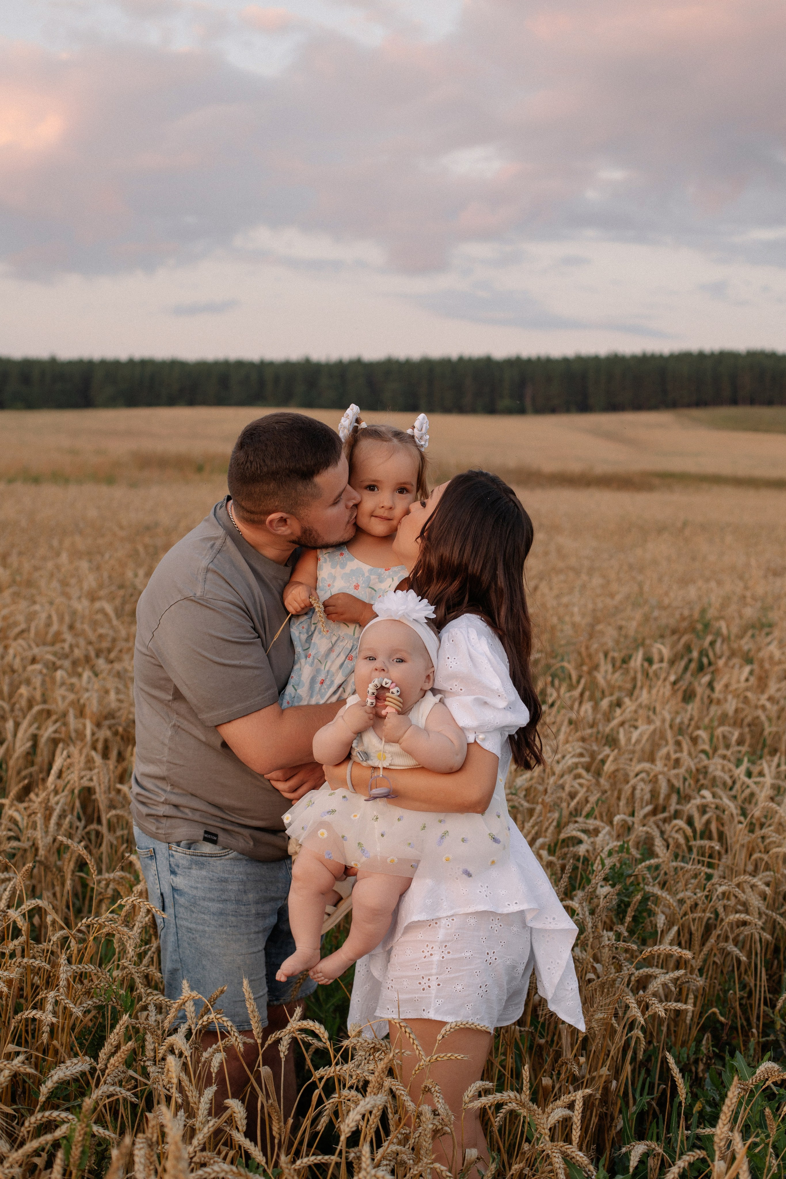 Артур и Диана с дочками. Свадебный и семейный фотограф в Нижнекамске, Набережных Челнах