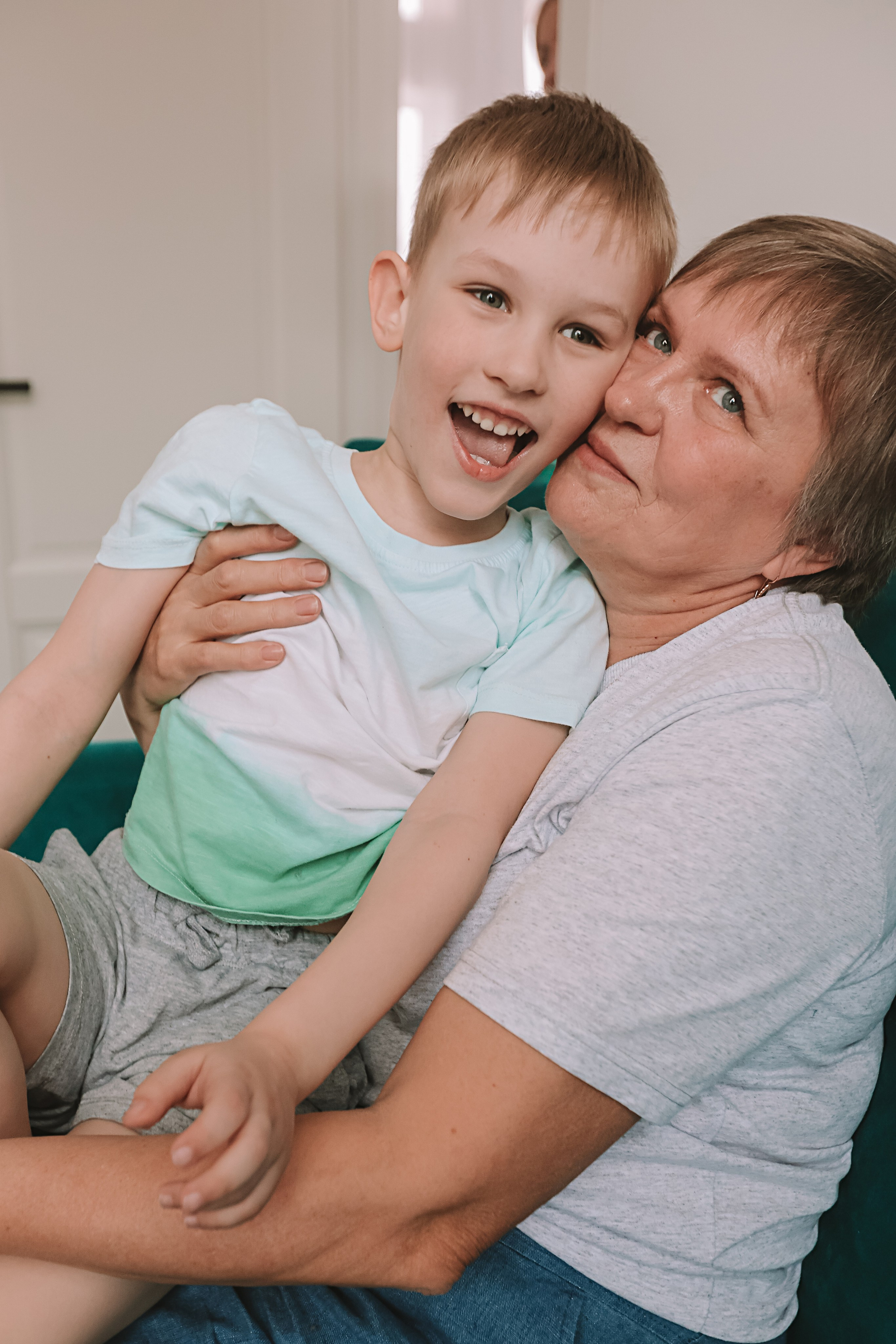 Семейная в домике (репортаж). Семейный фотограф Тюмень, фотограф на роды Салмина Мария