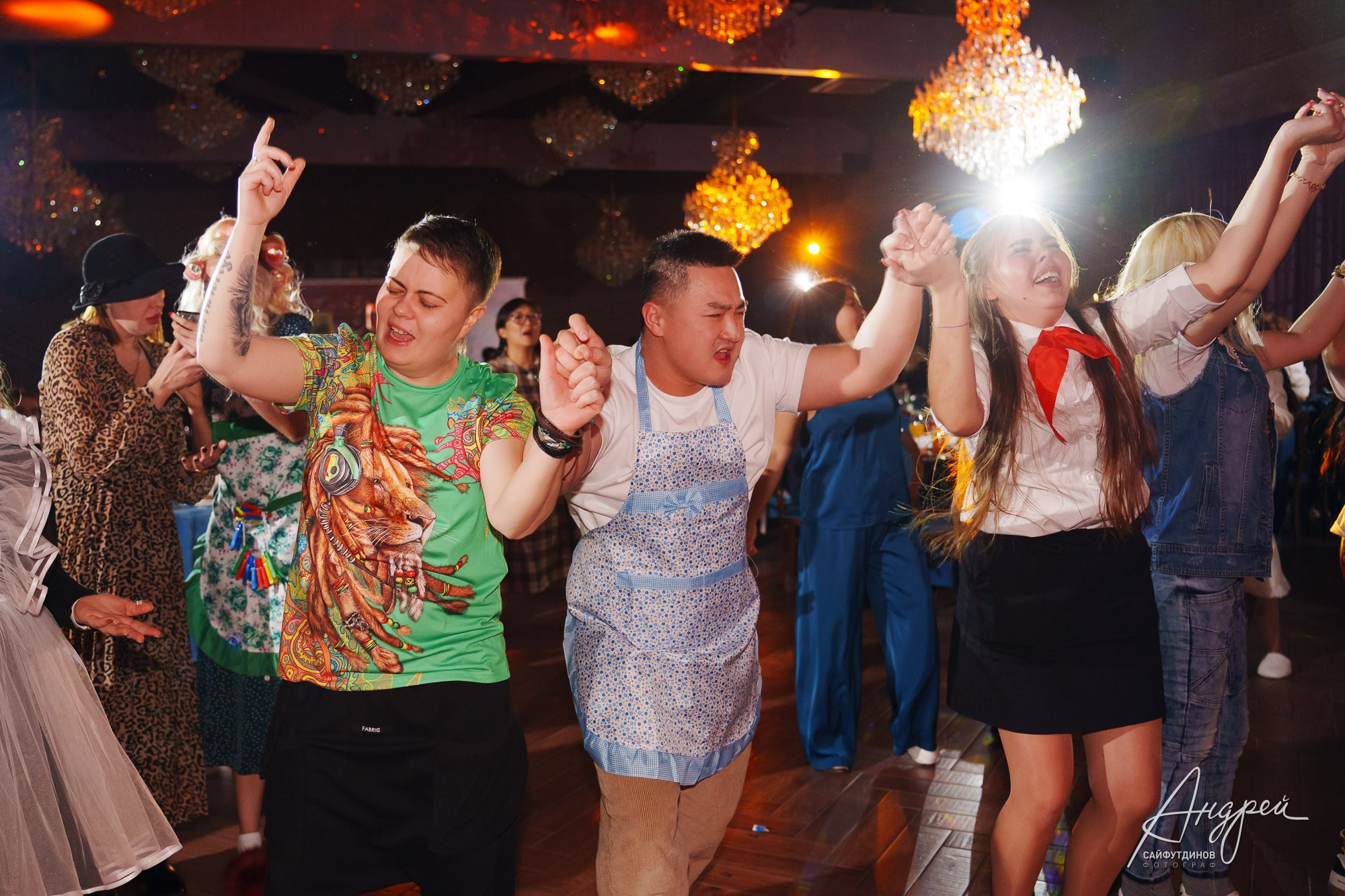 Корпоратив компании «Суши Даром». Тема праздника «Коммунальная квартира». Свадебный и семейный фотограф в Ростове-на-Дону. Андрей Сайфутдинов