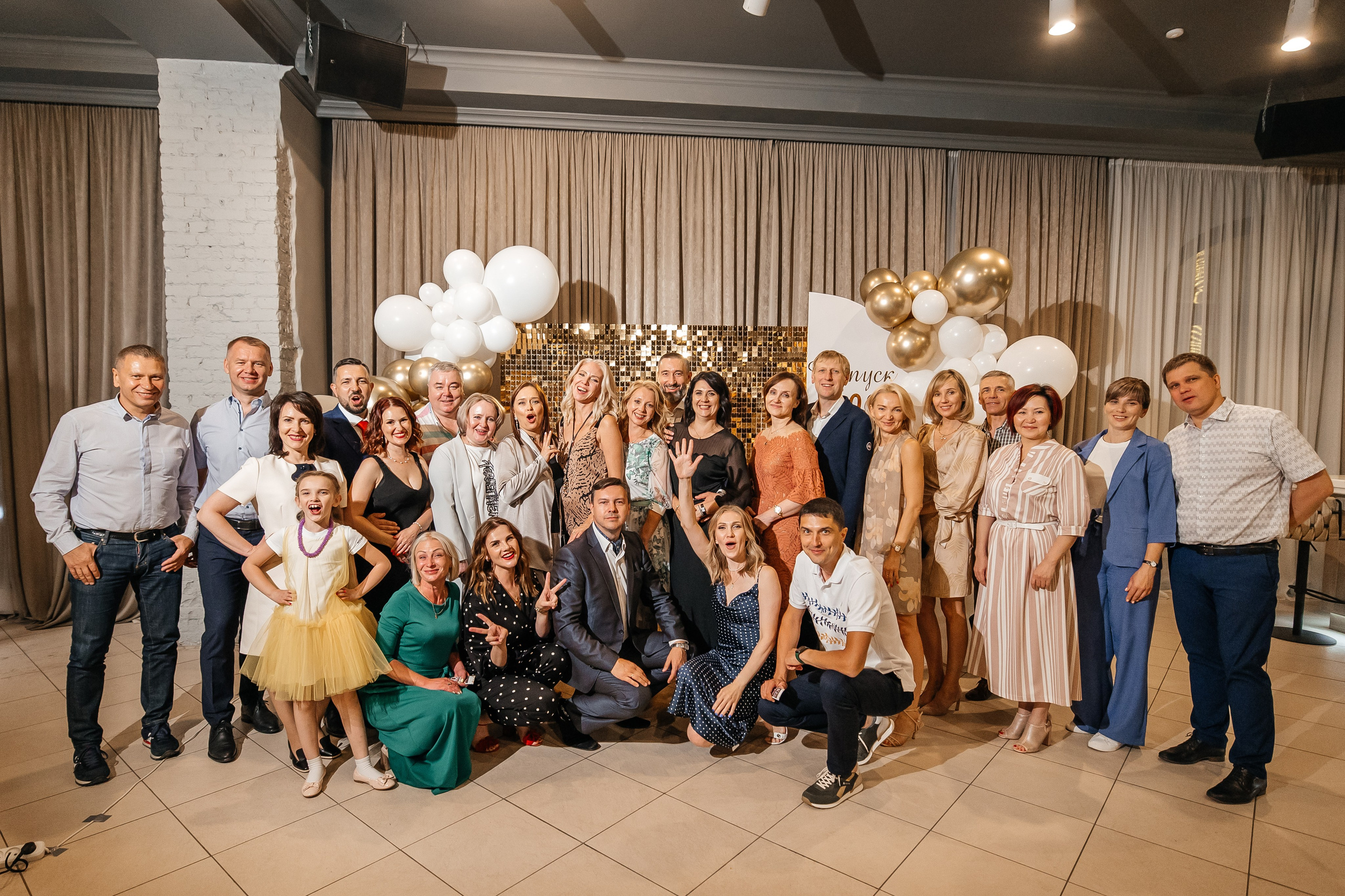 2023-06-23 Выпускной МБОУ СОШ № 10. Фотограф в Красноярске