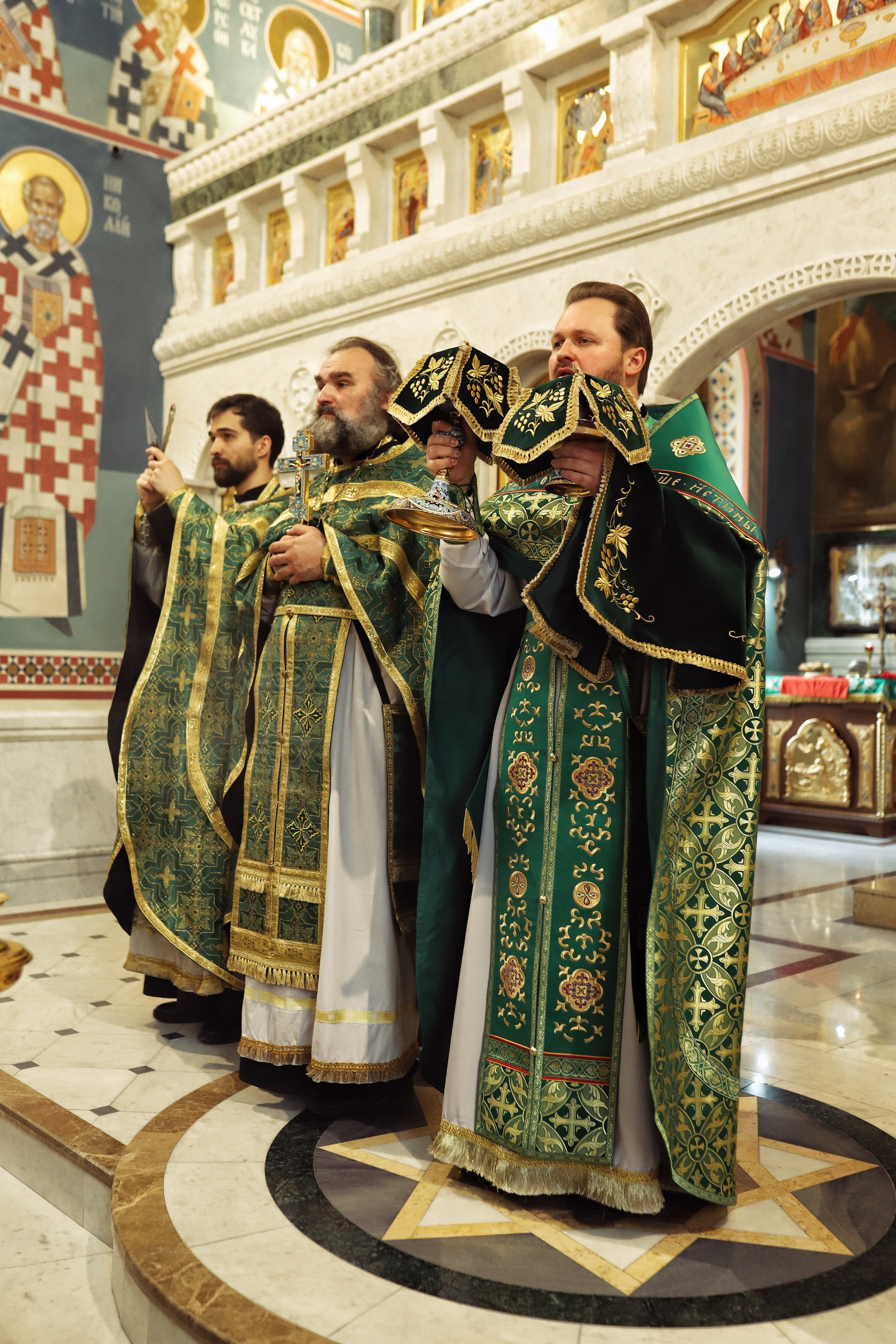 Съемка Литургии. Фотограф и видеограф в Санкт-Петербурге