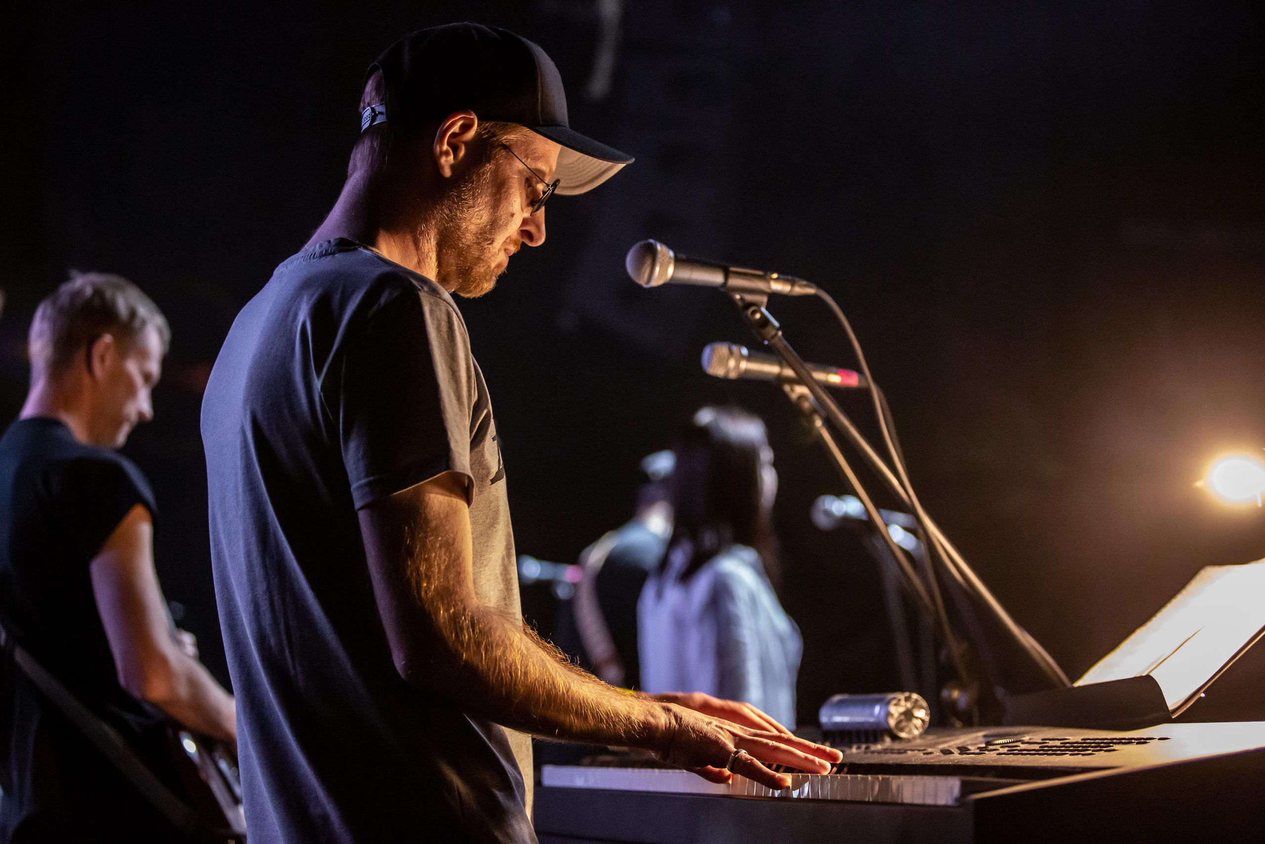 Александр Устюгов и группа Ekibastuz. Фотограф Сонкина Татьяна