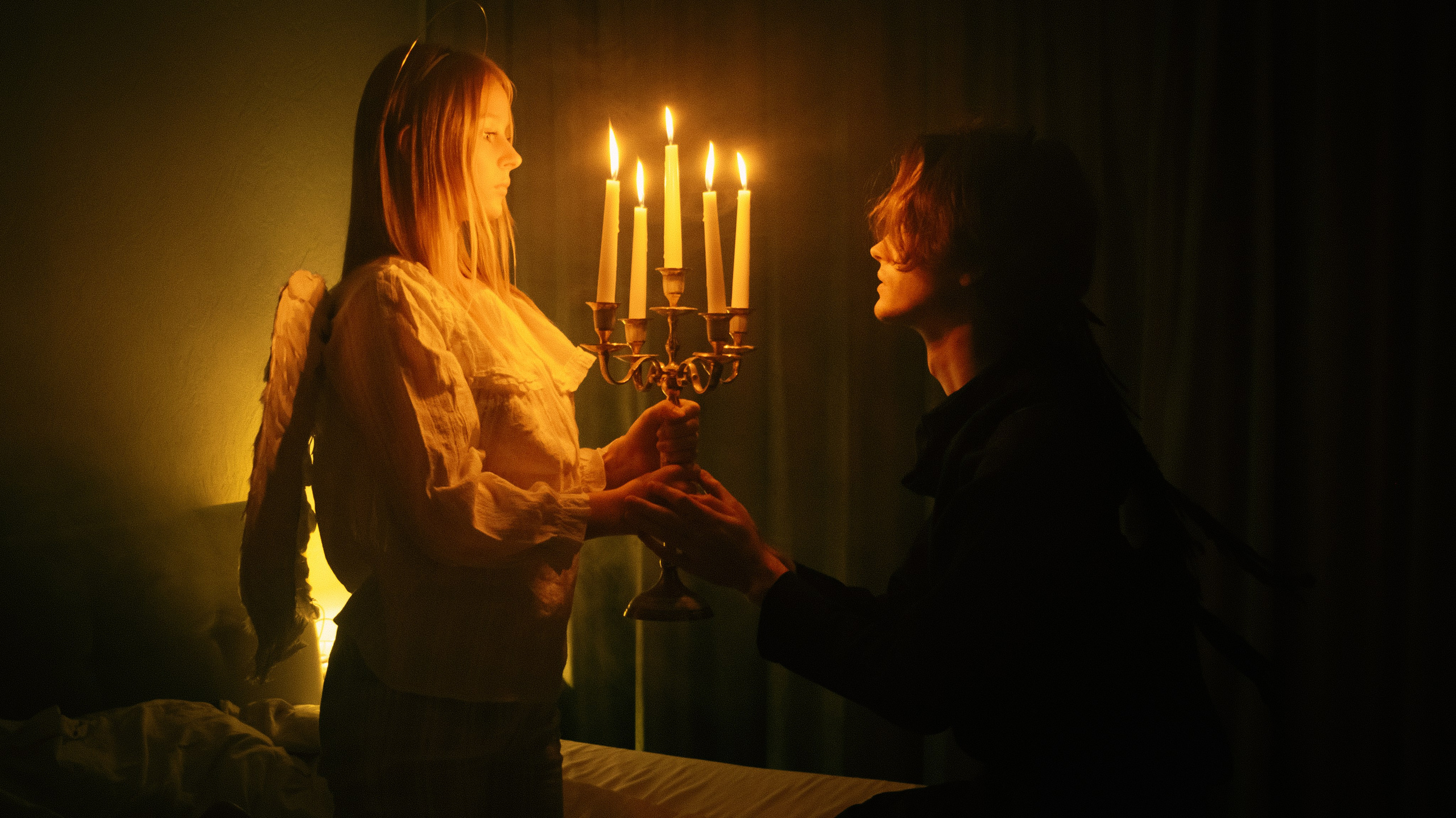 Coppia di ripresa. Fotografo a Mosca con un’atmosfera notturna di foto