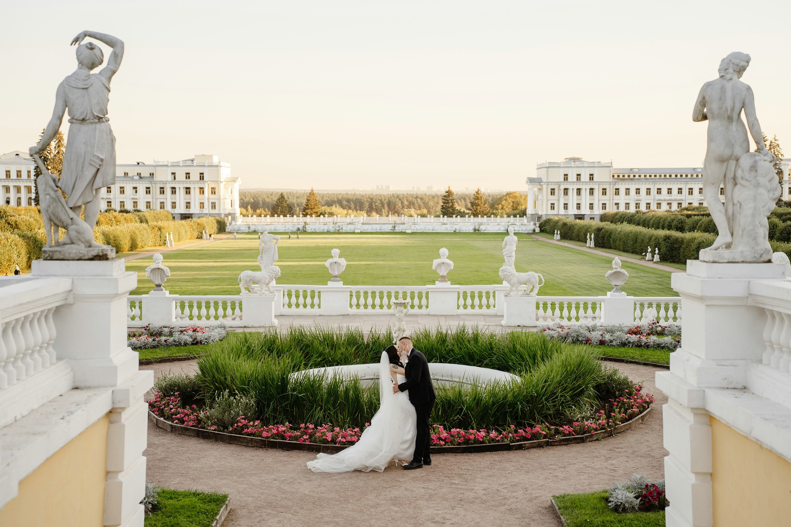 Свадьба в усадьбе Архангельское. Свадебный и семейный фотограф в Москве Светлана Зоткина