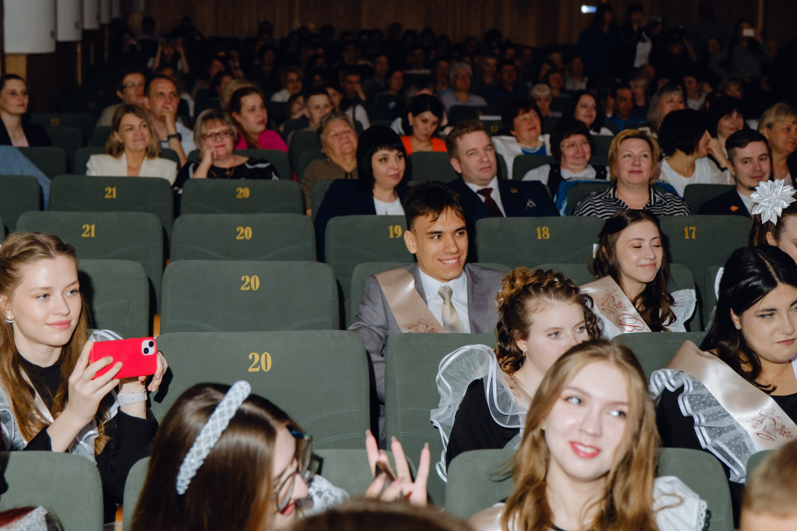 Последний звонок 11 класс. Фотограф Софья Володкина