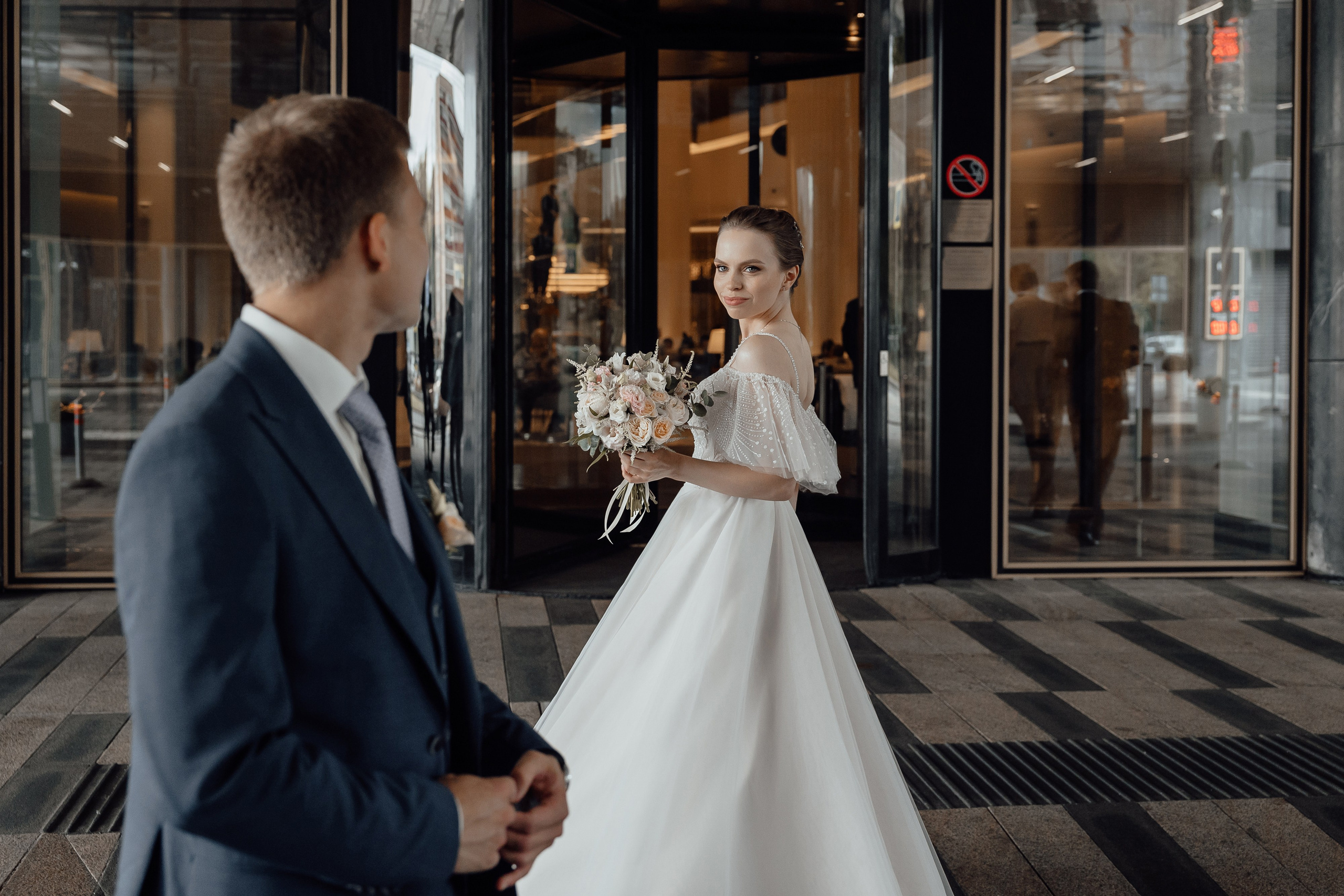 свадебная фотосессия в отеле Hyatt Regency Moscow Petrovsky Park