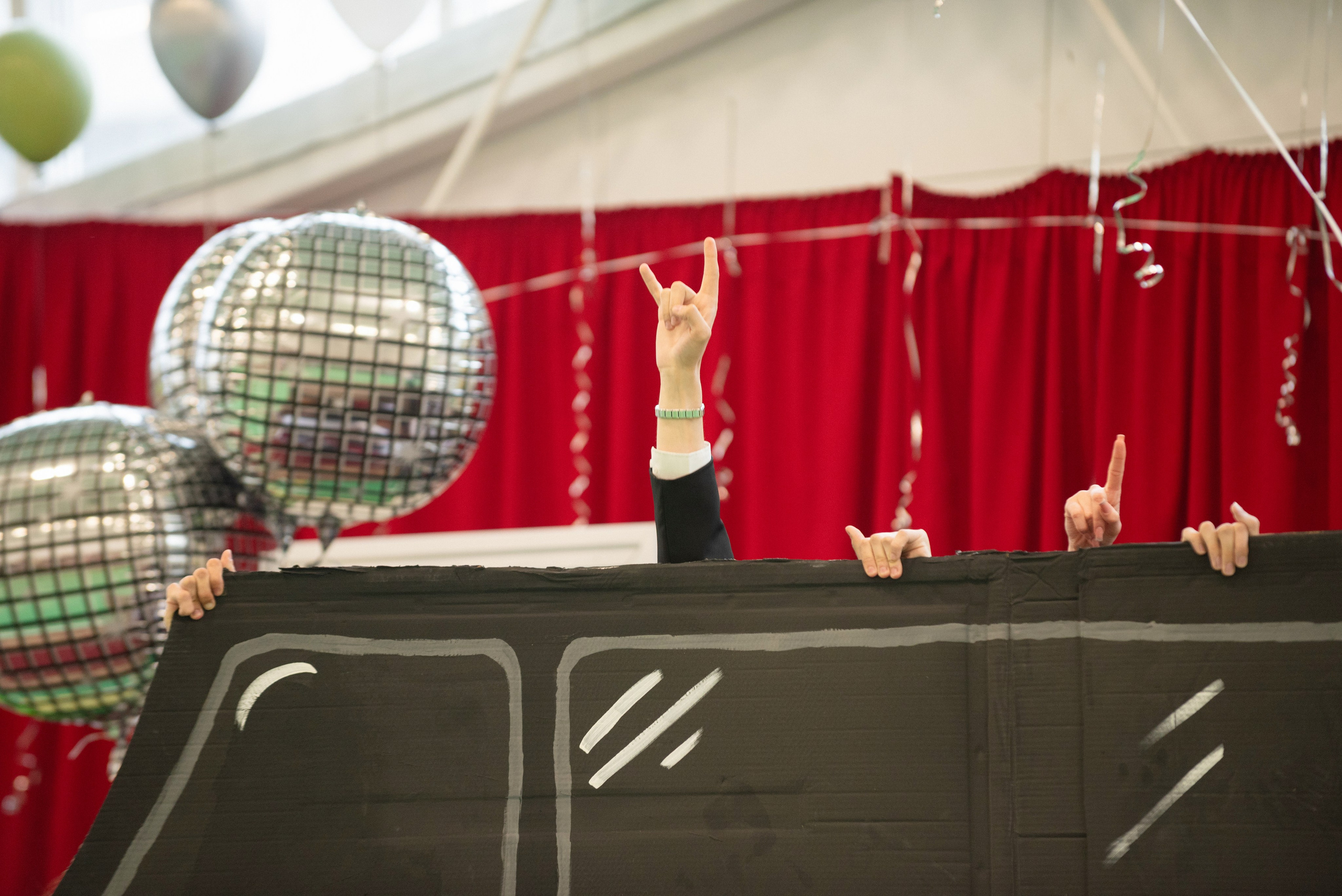 Фотограф на выпускной для старших классов в Сургуте и Нефтеюганске