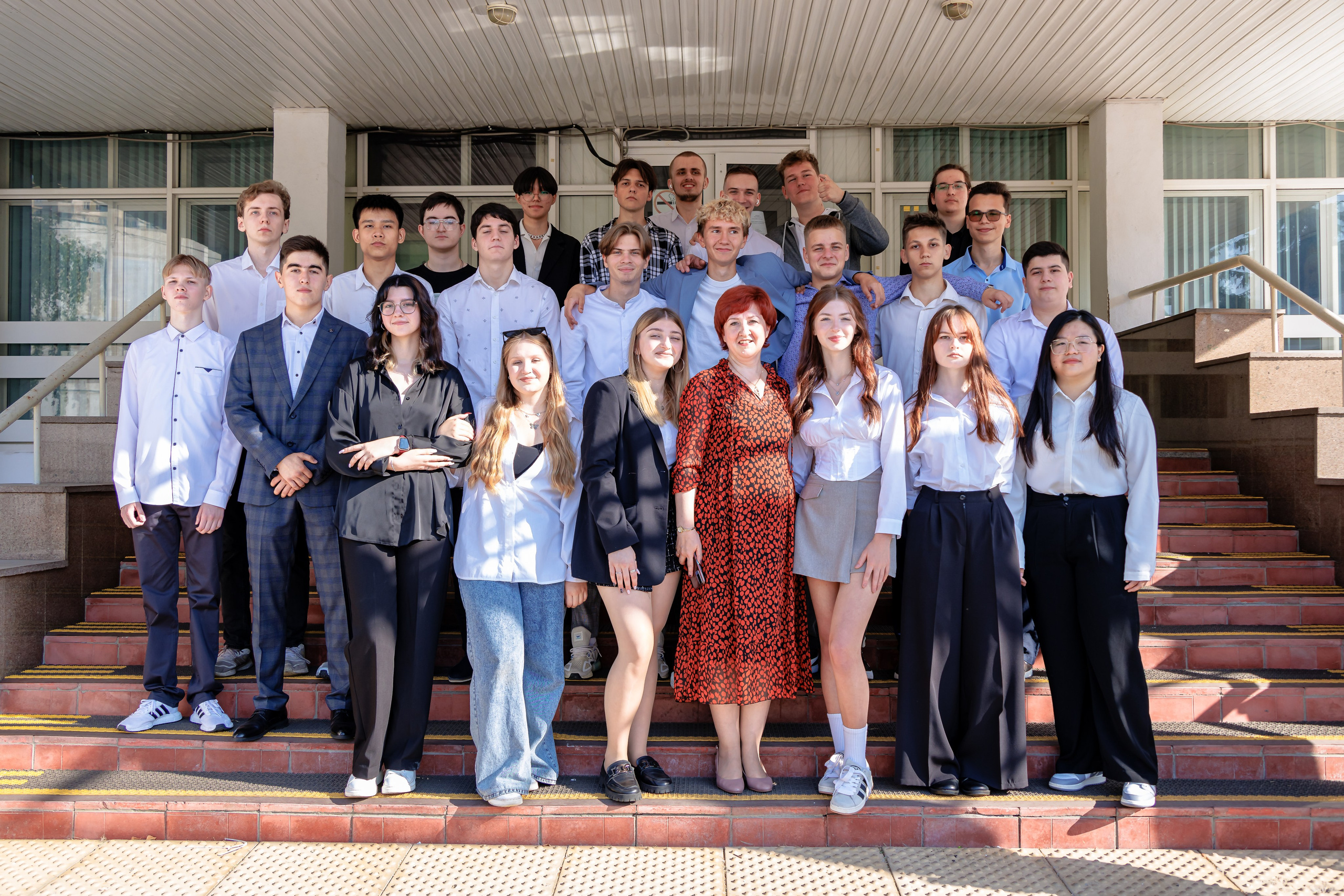 Линейка. 1 сентября. Выпускные альбомы в Москве и Московской области