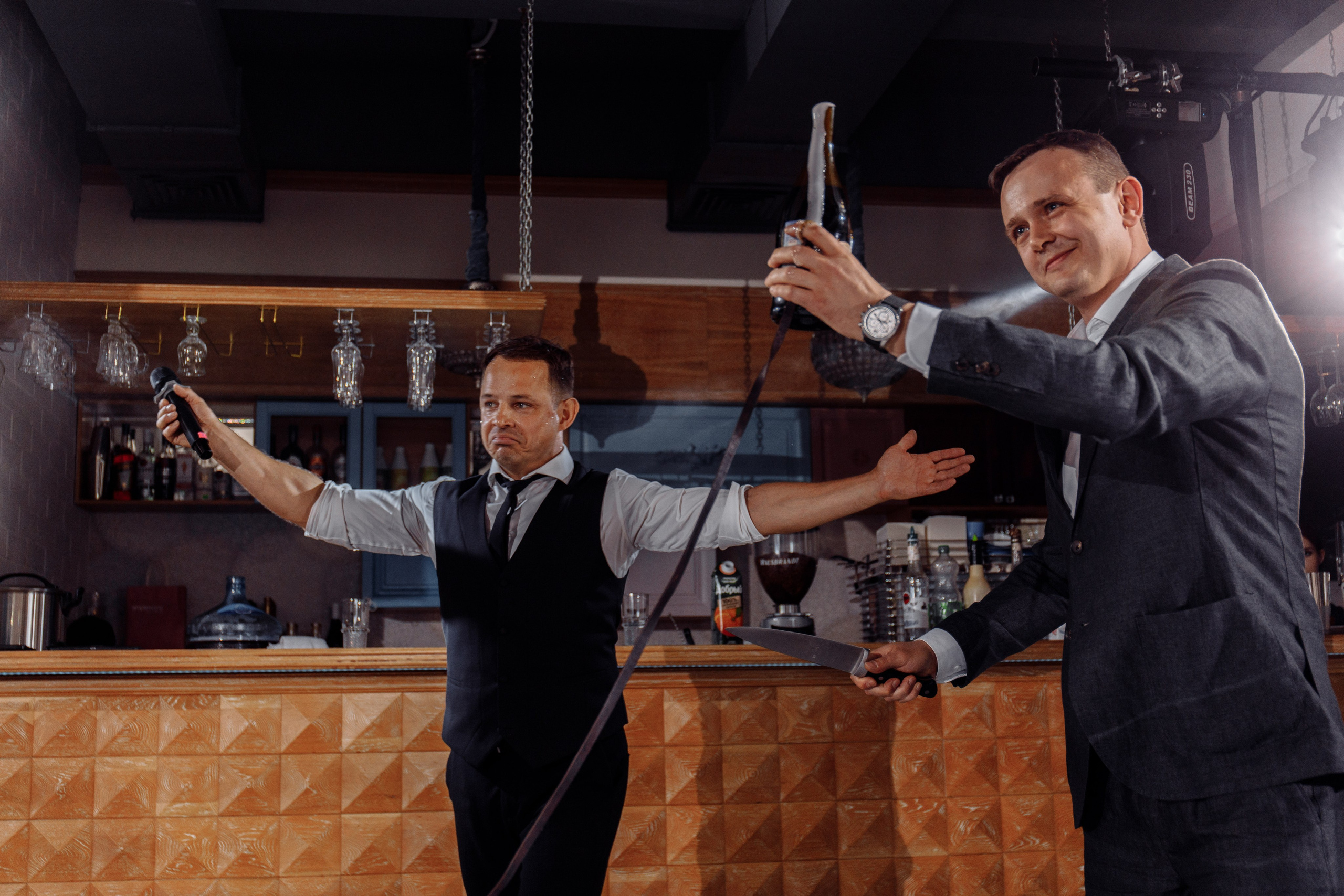 Свадебная фотосессия красивый банкет. Свадебный фотограф в Екатеринбурге Илья Корсаков