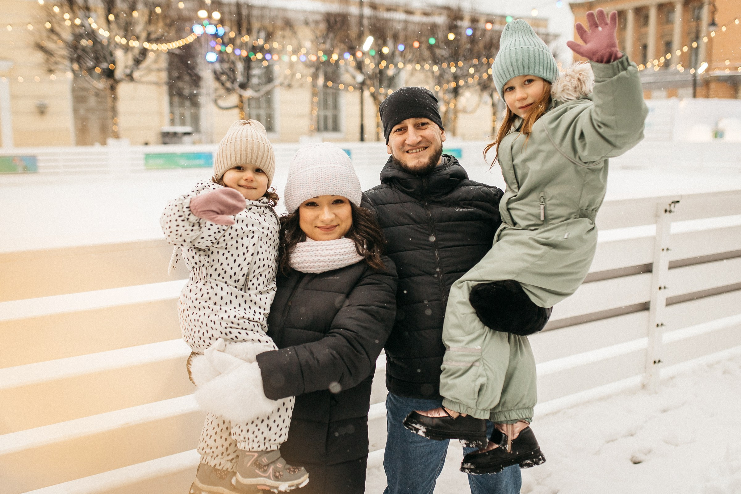 Новогодние уличные фотосессии в красивых локациях Питера