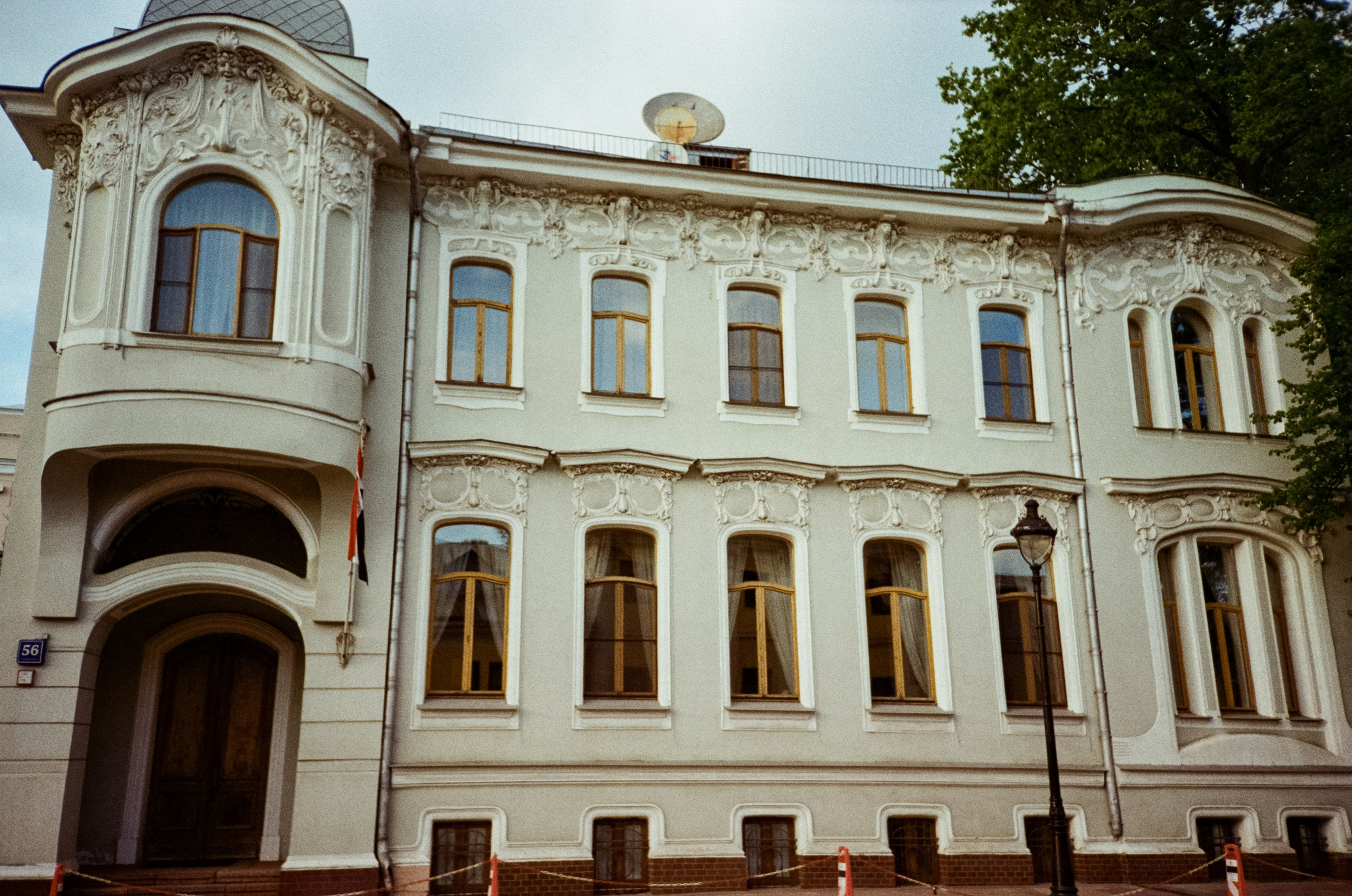 Ул. Малая и Большая Никитская | Ricoh R1 | Fujifilm Fujicolor C200