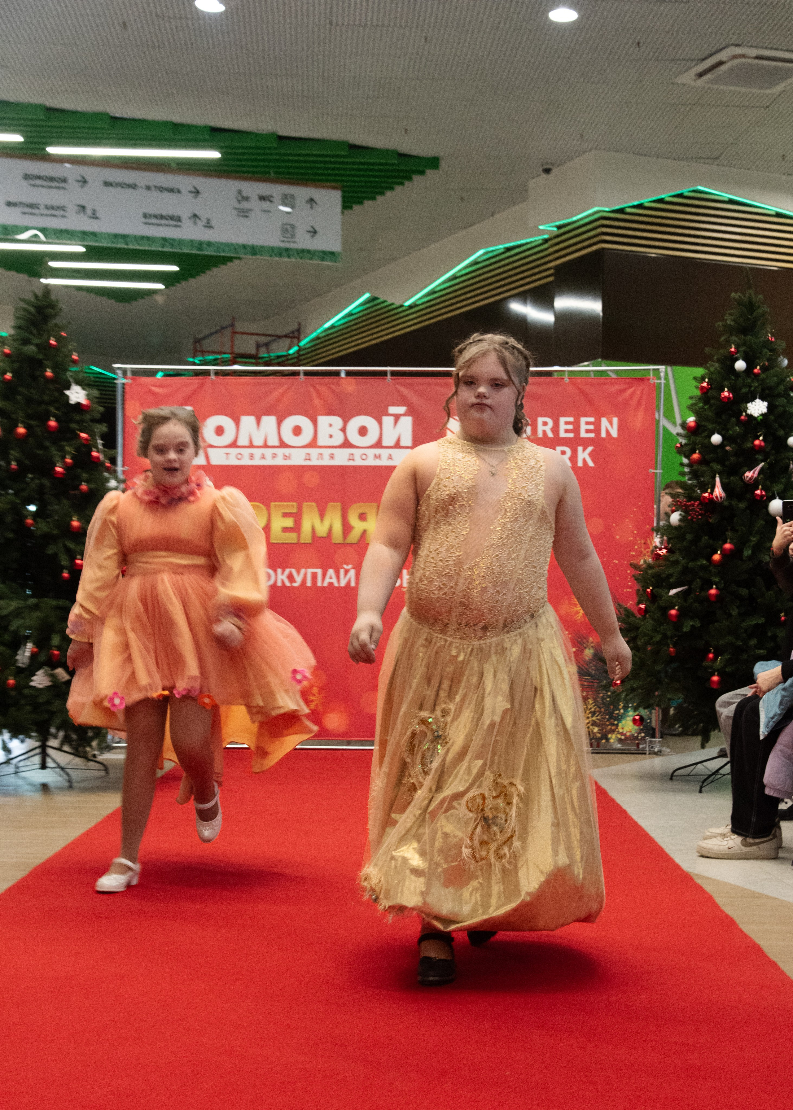 Показ Мод БФ «Исток Жизни». Дети с «Безграничными Возможностями». Портретный Семейный Fine-Art фотограф в Санкт-Петербурге Криулина