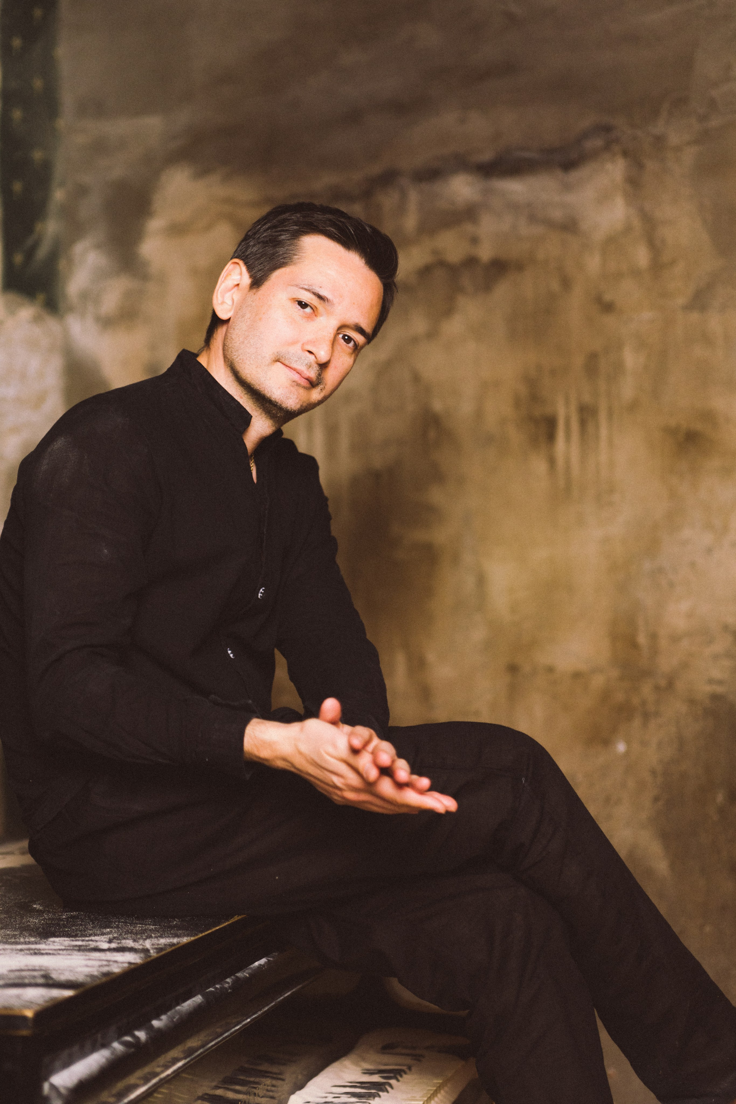 Александр. Студия