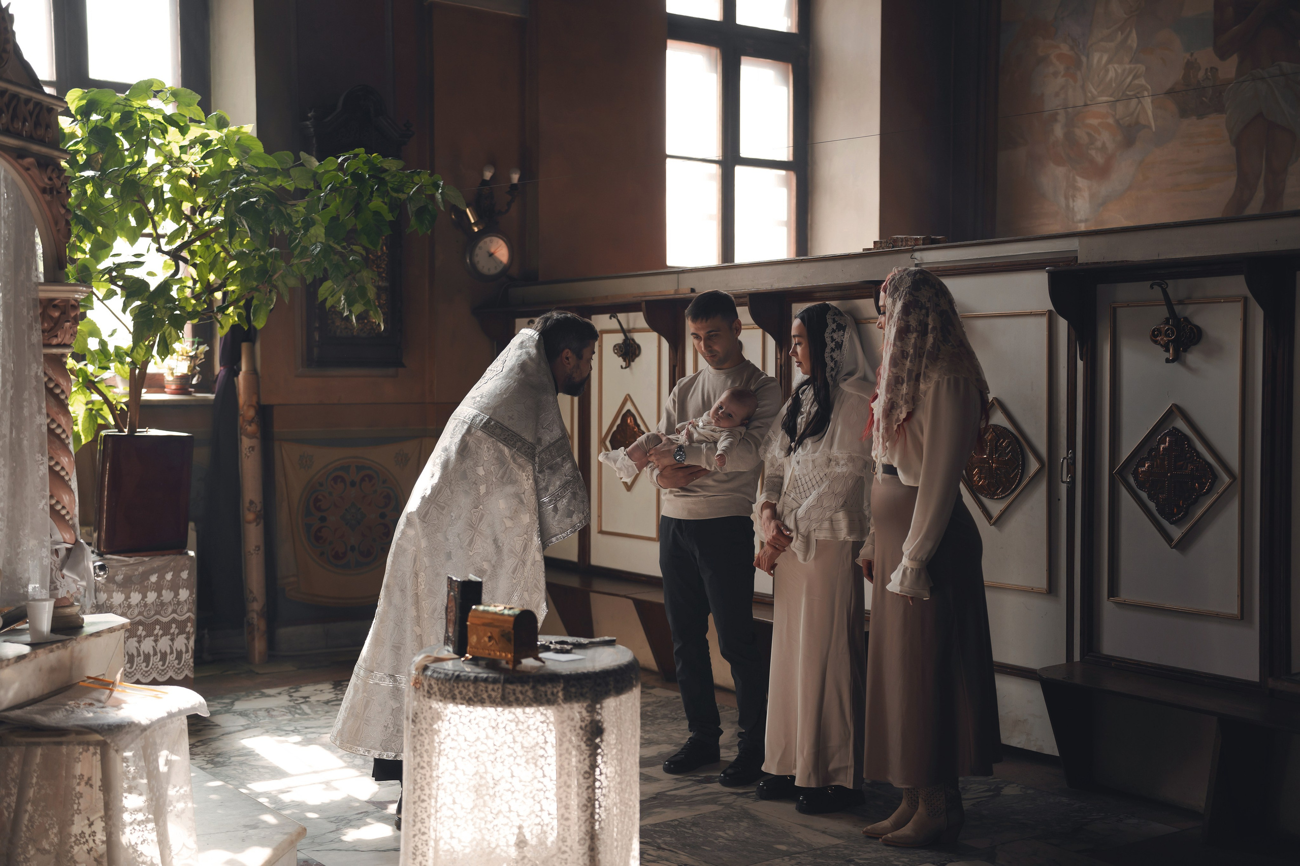 Крещение в православном Храме Воскресения Словущего в Даниловской Слободе. Семейный фотограф в Москве 📸