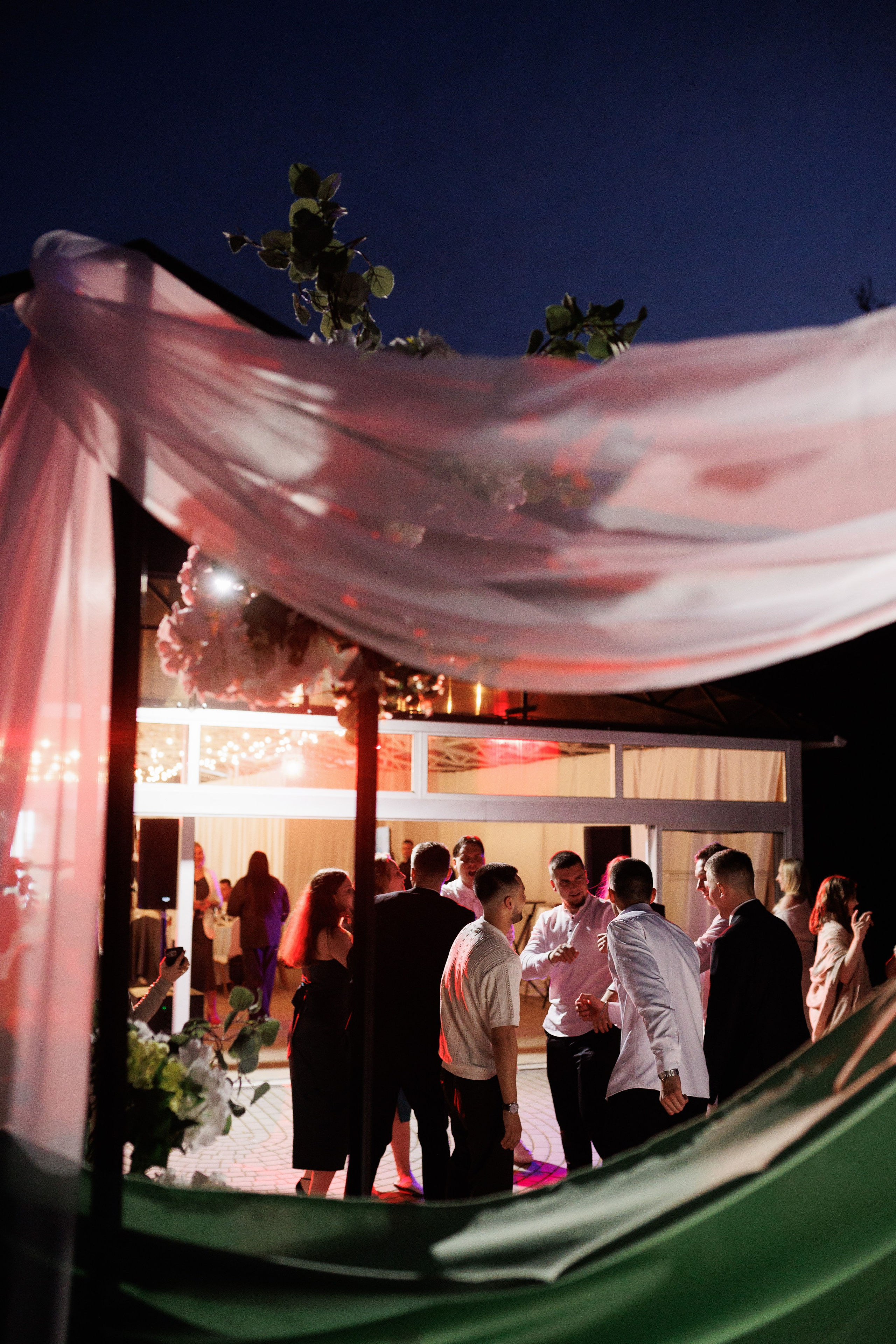 Сентябрь 2025, Белый лис, Выкса. Фотограф городских и семейных событий в Нижнем Новгороде Артем Карпухин