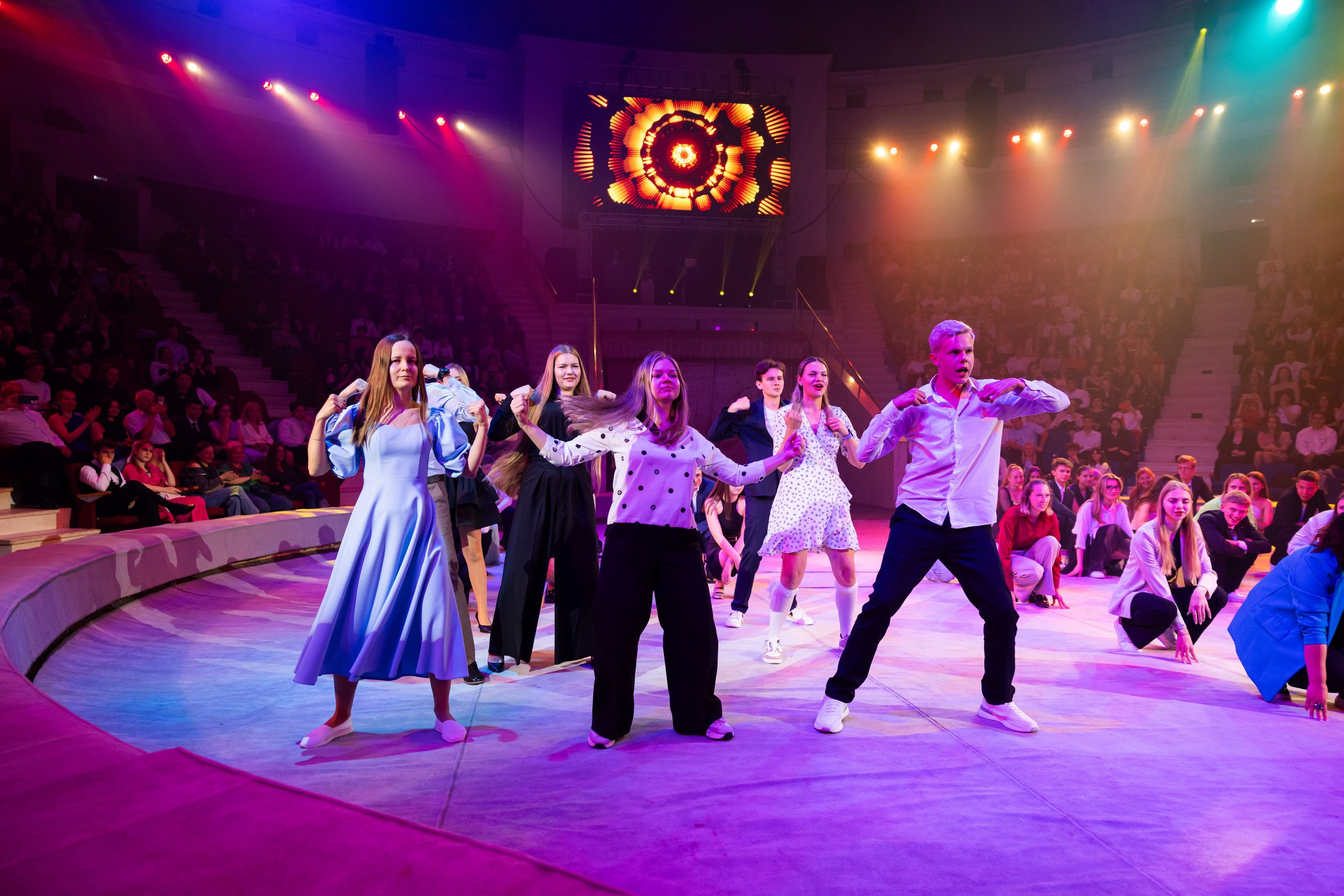 Городской бал выпускников (24 июня 2025). Репортажный фотограф Алексей Пирязев