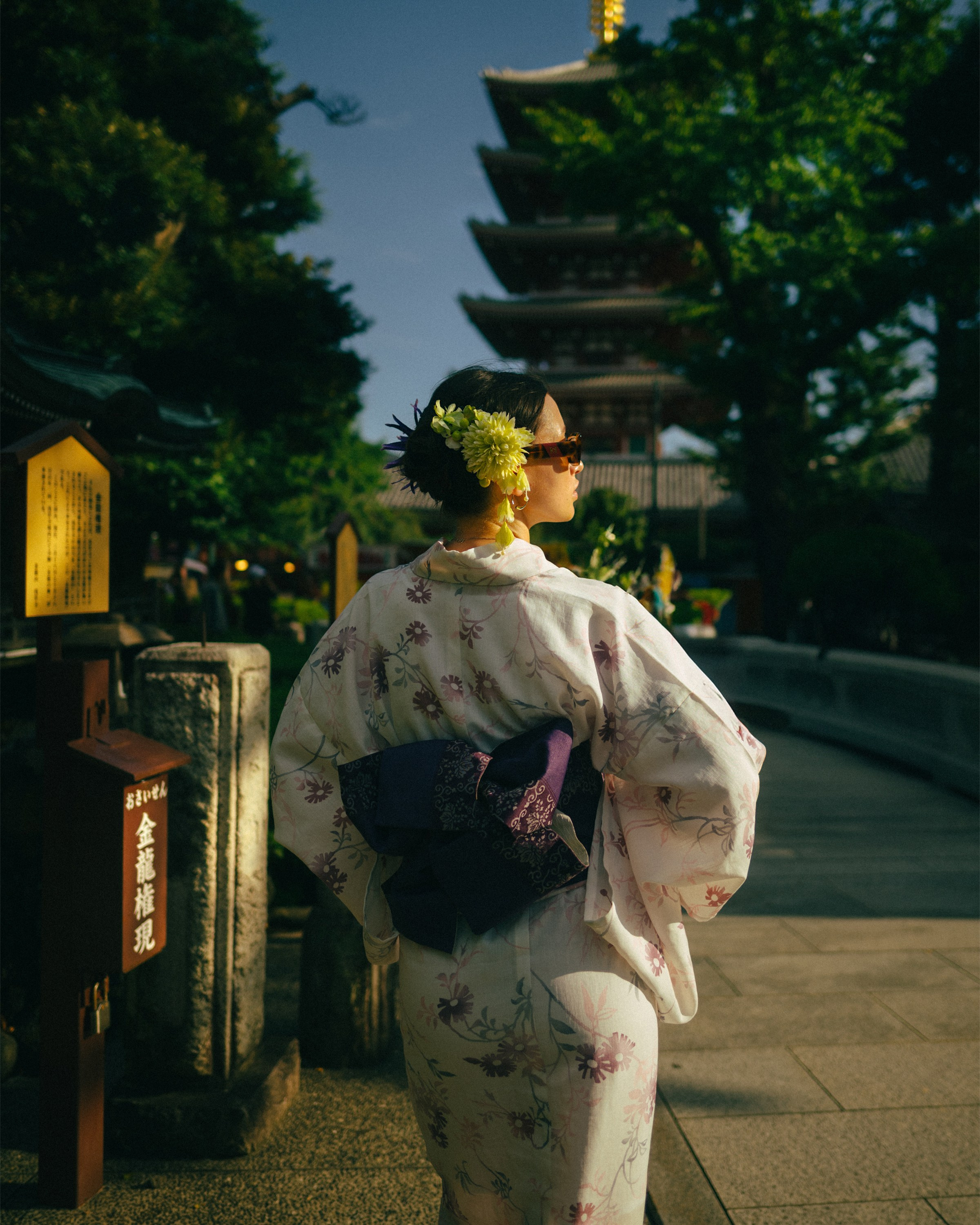 Nailya Anton and Varvara. Asakusa. Photographer in Tokyo Anatolii Ozarto
