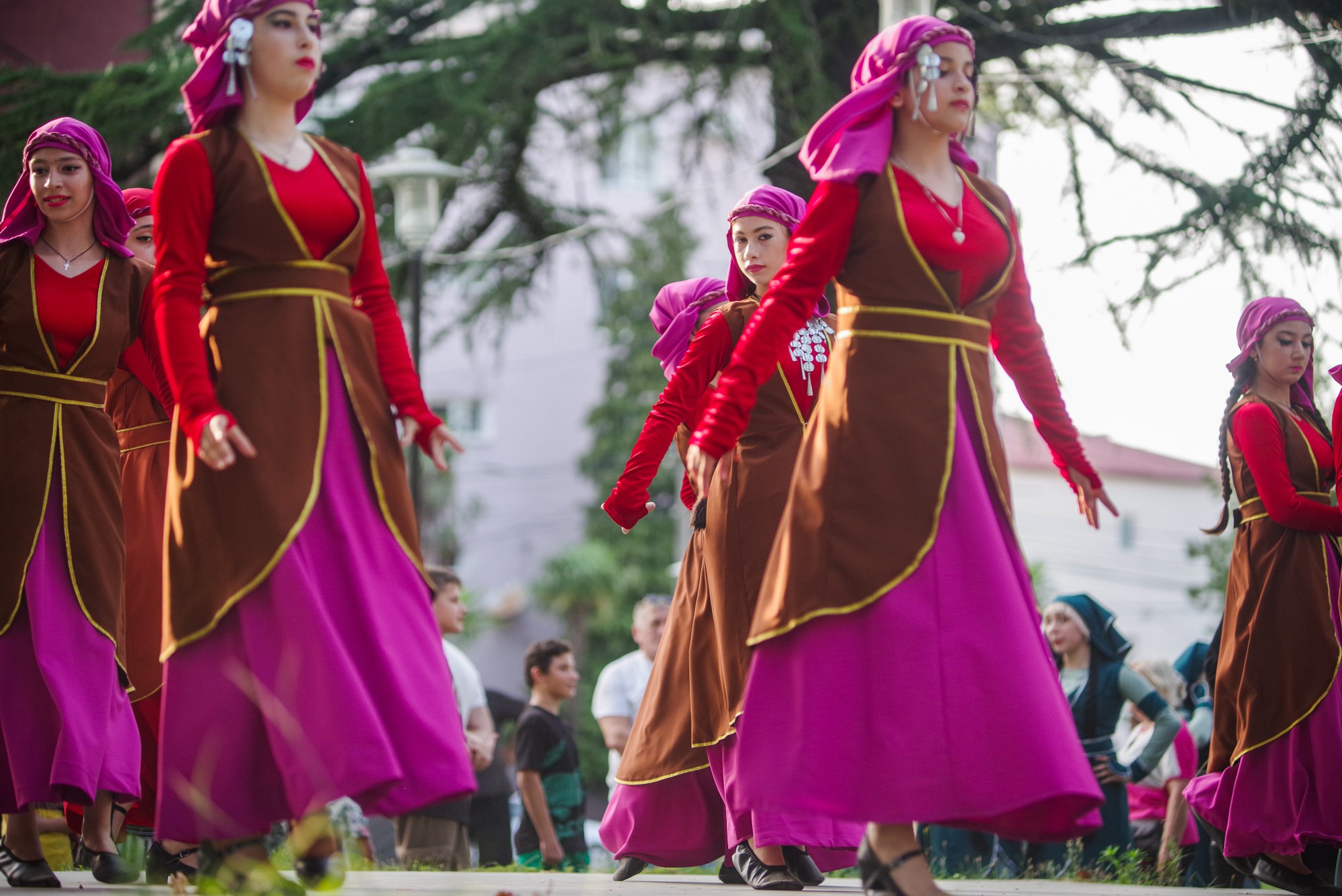Грузинский танец. Портретный фотограф Денис Милютин
