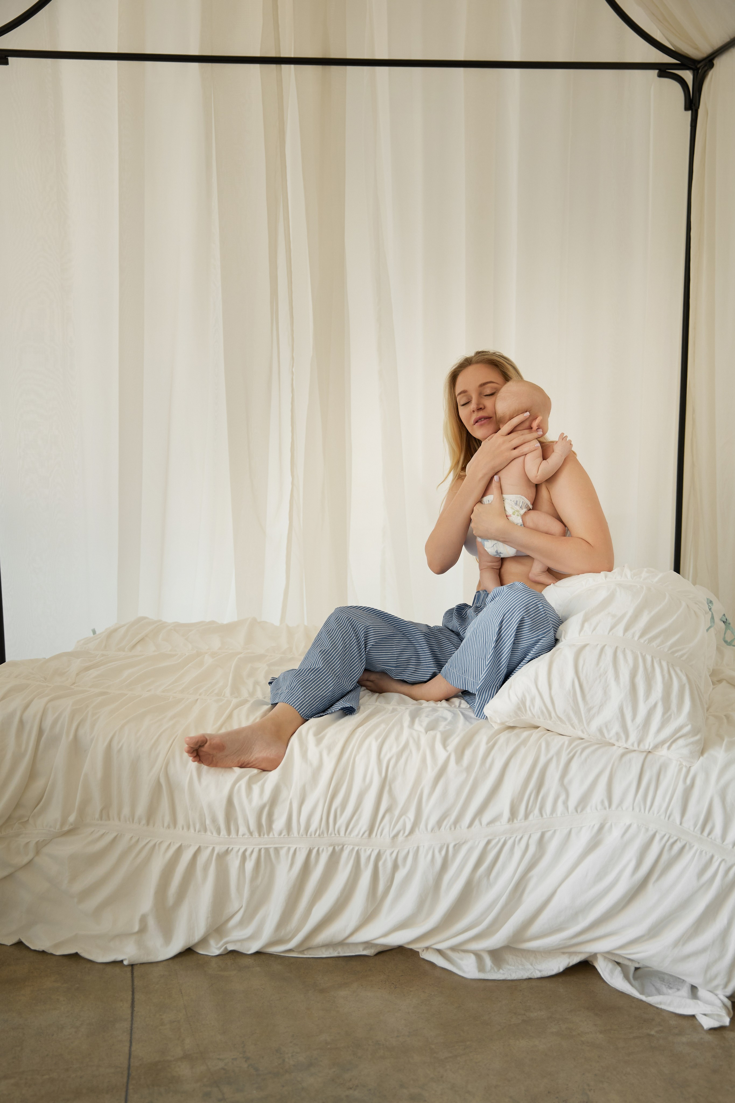 Мария с малышкой. Фотограф женского портрета, беременности и материнства Харькова Елена