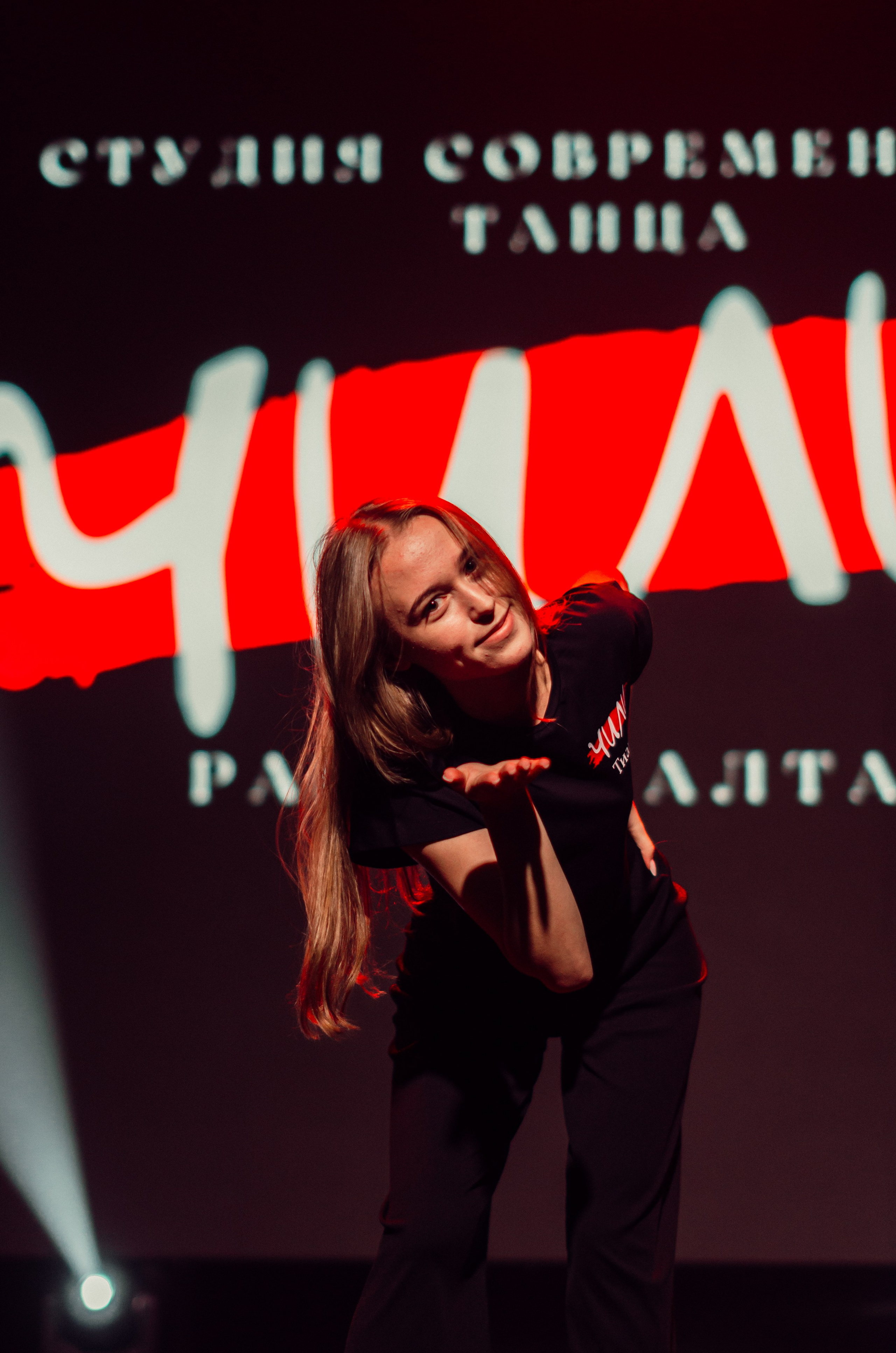 Групповая фотосъемка танцевального коллектива. Денисова Аля — фотограф для парных съемок и индивидуальных историй в Барнауле