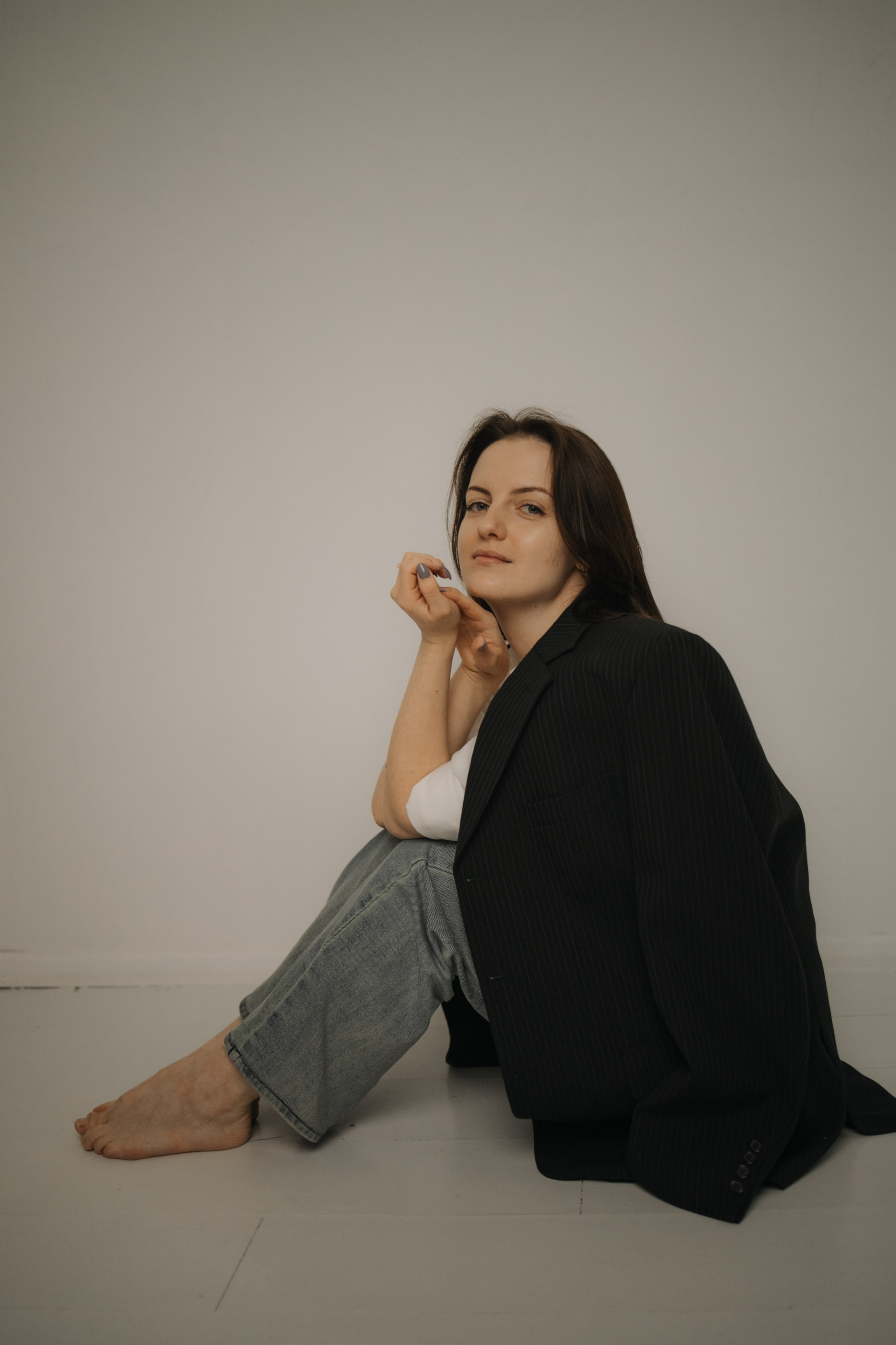 Студийная фотосессия для девушки в светлой студии. Фотограф Углич и Ярославль Ольга Тятюшкина