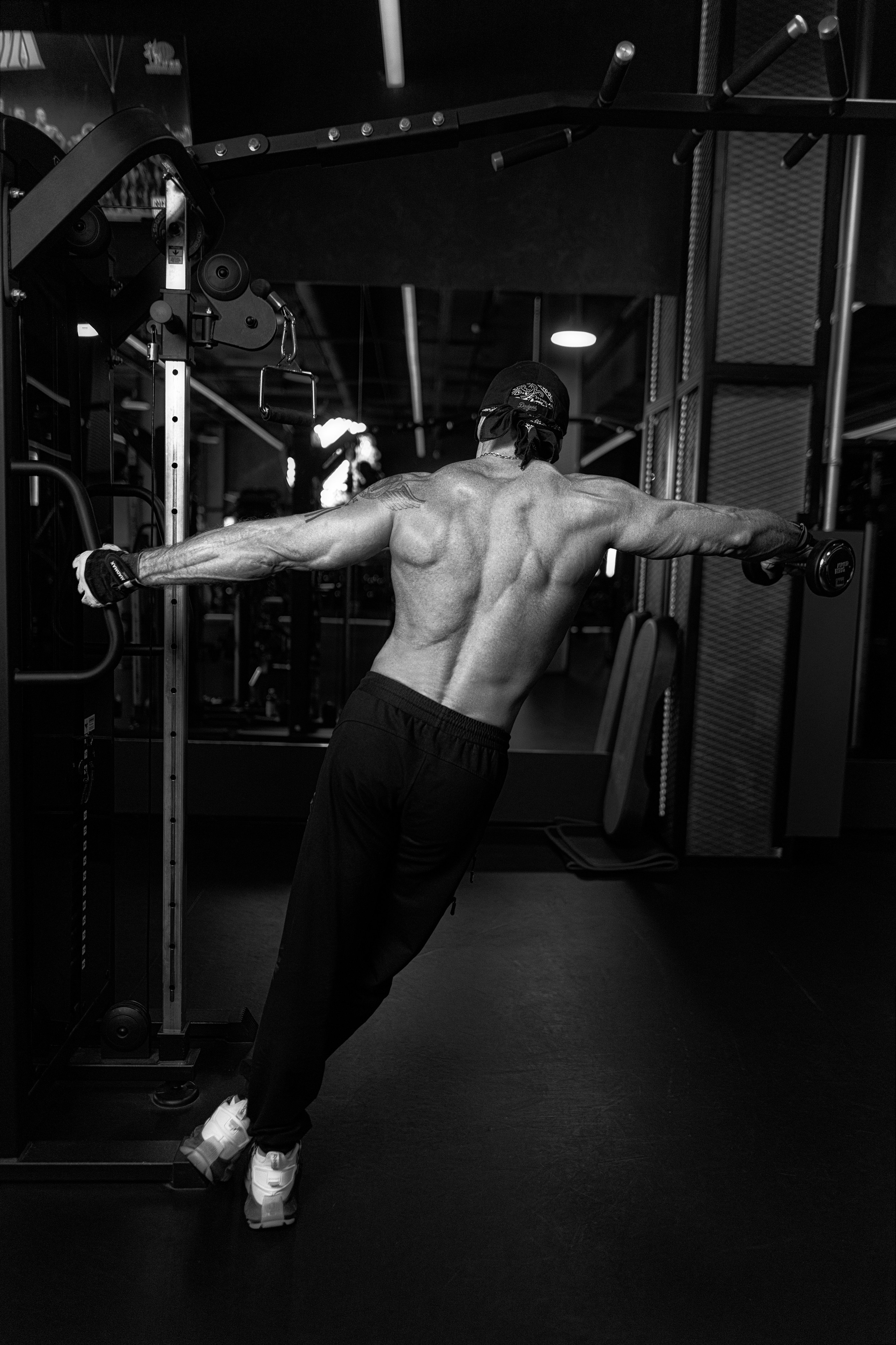 Съемка с Александром в тренажерном зале для контента. Дмитрий Шульгин, портретный фотограф в Воронеже