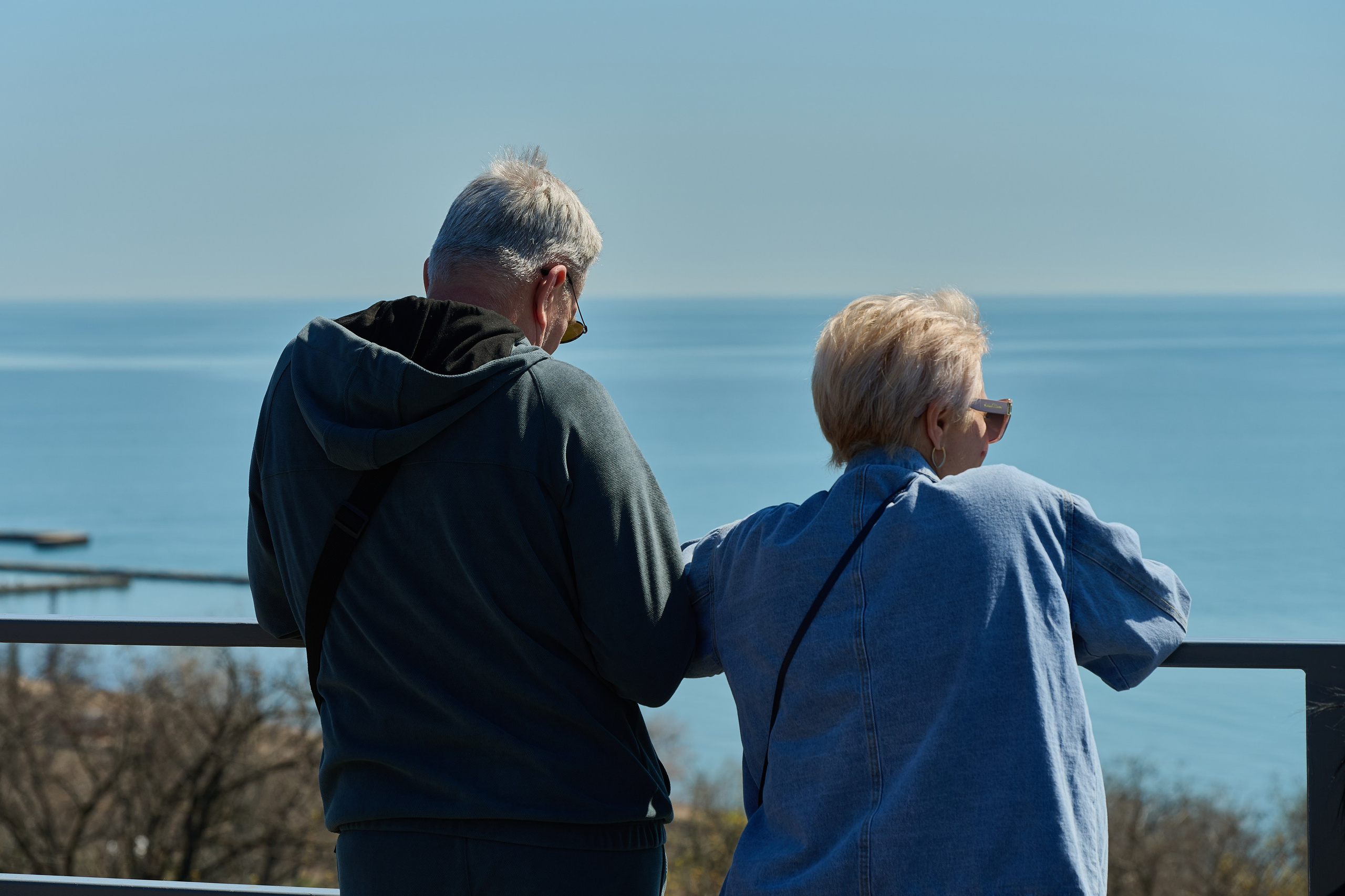 Уличные фотографии Мариуполя. Мариуполь 2024. Весенний Мариуполь. Фотограф Роман Адлер.