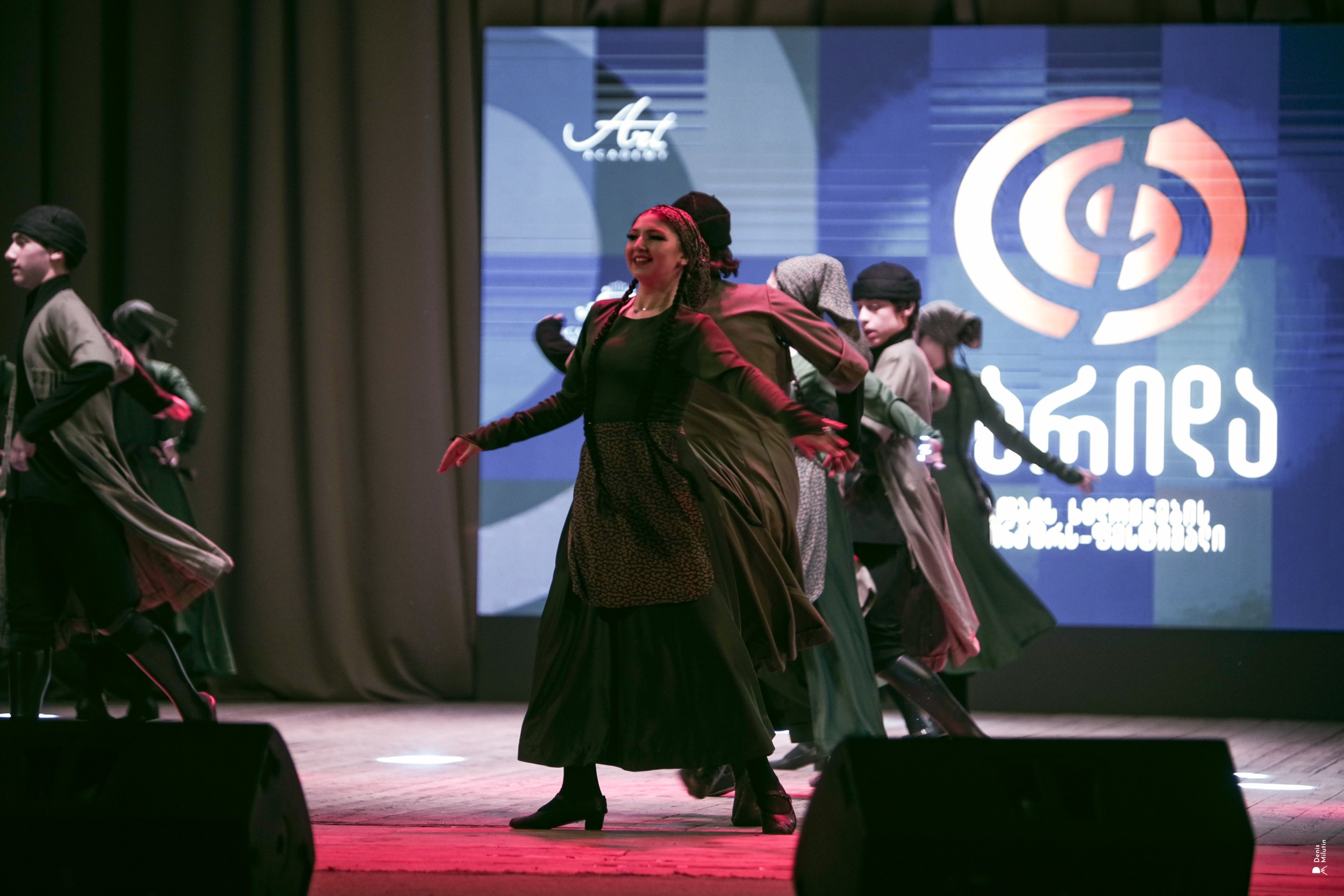 Танцы в Хоби. Портретный фотограф Денис Милютин