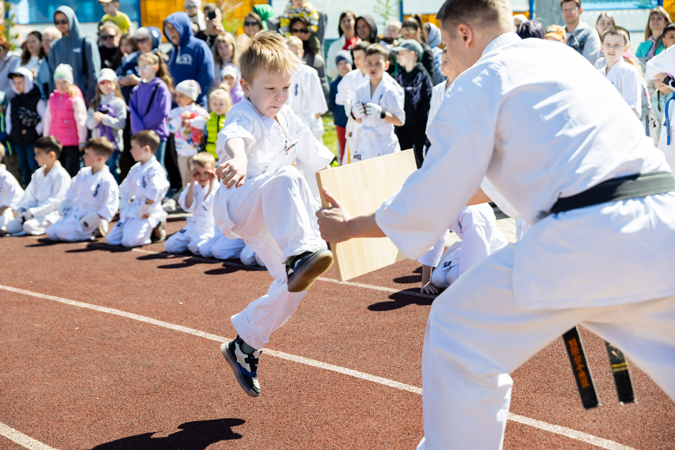 День защиты детей у «Эталона». Фотограф Родион Нарудинов