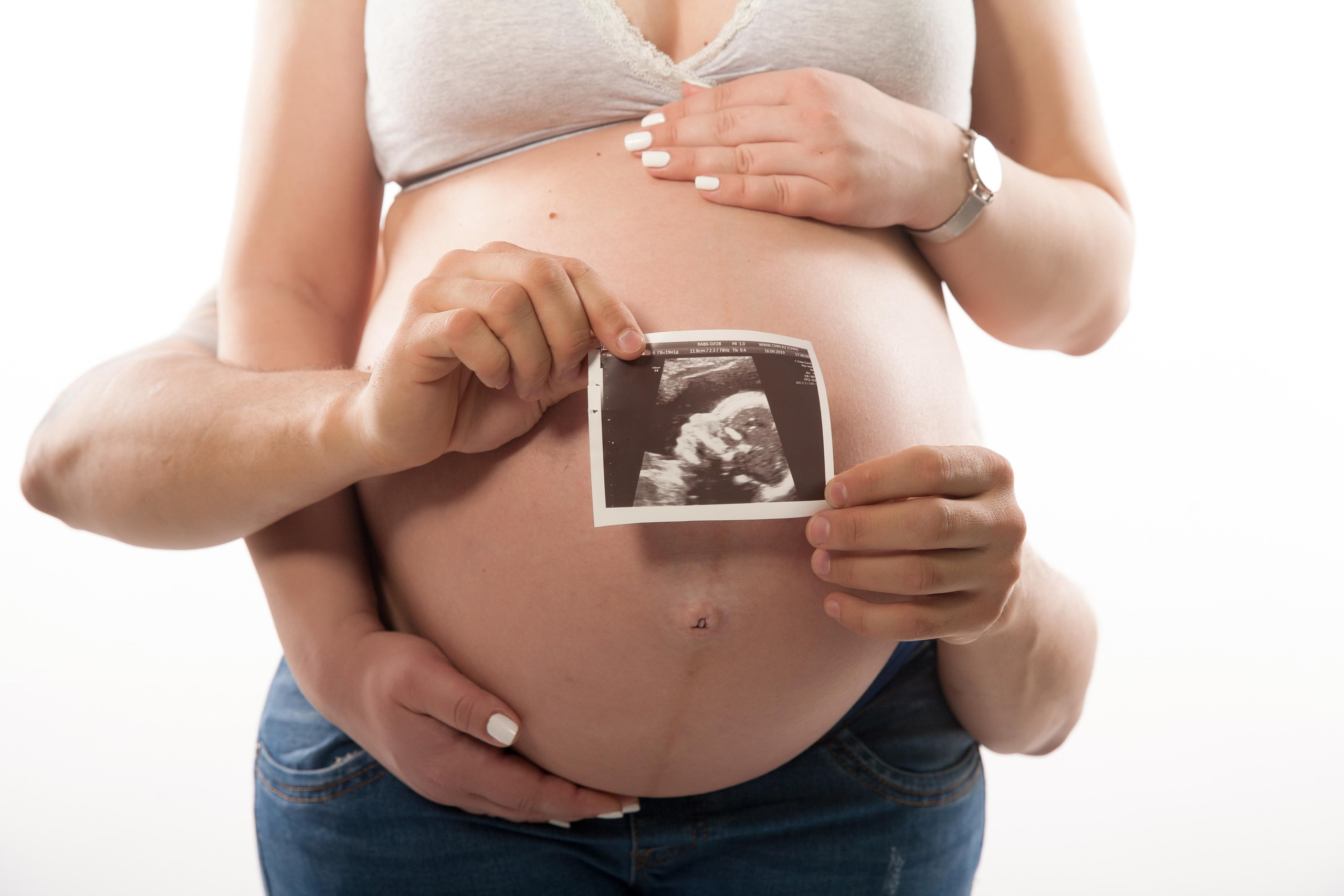 Профессиональная фотосессия беременности. Фотостудия Алматы. Семейная и детская фотостудия Family studio.Фотограф Алматы