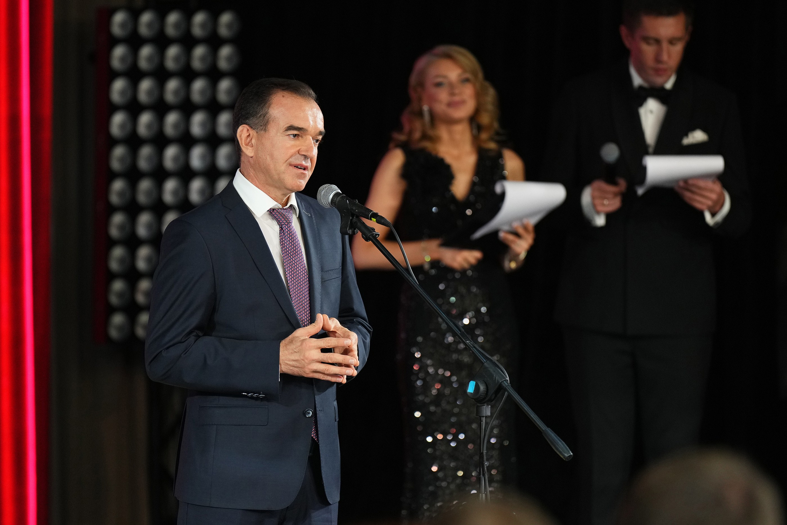 Репортажный фотограф в Сочи — профессиональная съёмка событий и мероприятий. Профессиональная фотосъемка в Сочи: репортаж, предметная, ювелирная фотосъемка, недвижимость, фуд-фотография. Фотограф Александр Афанасьев