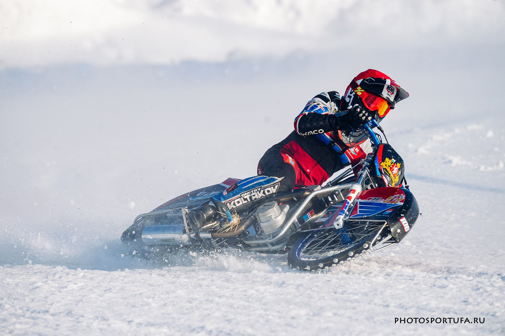 Мотогонку на льду. Спортивный фотограф в Уфе Евгений Буров