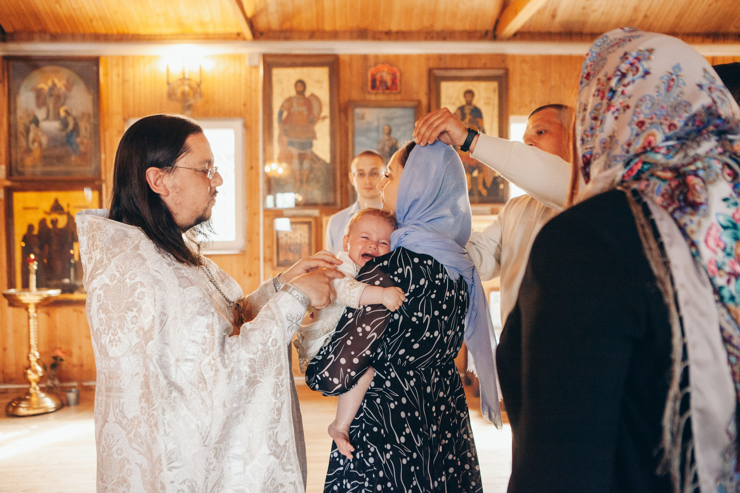 Крещение ребенка в церкви в москве. Фотограф Ольга Ефремова
