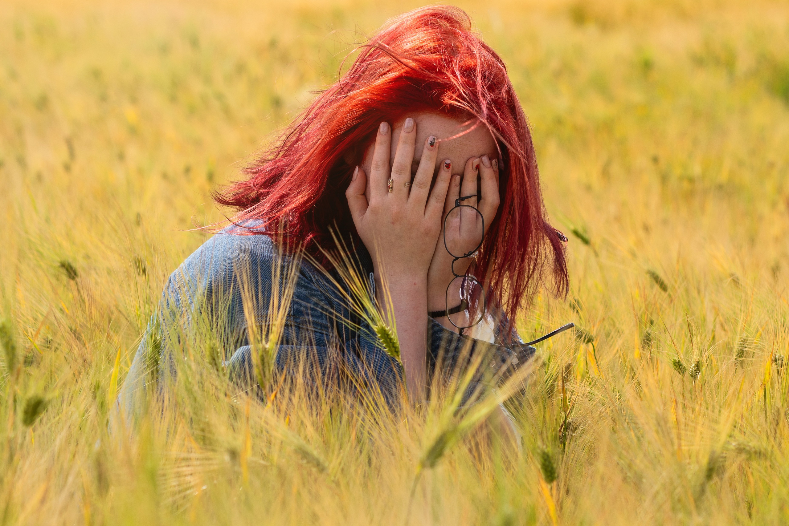 девушка, рыжие, волосы, лицо руки 