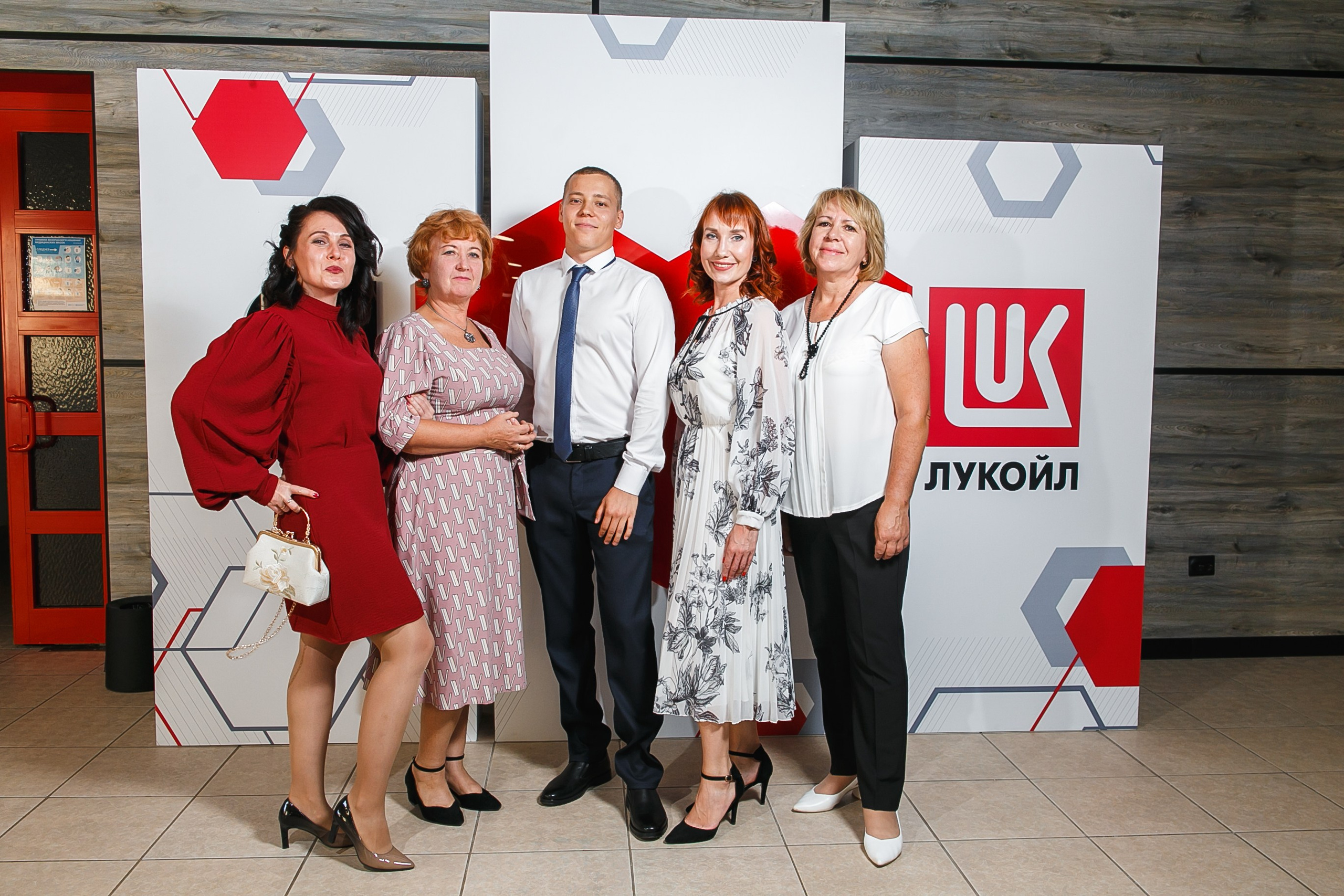 Фотозона на корпоративном мероприятии Лукойла в ДК Царицын. Событийный фотограф Максим Бескоровайновнов